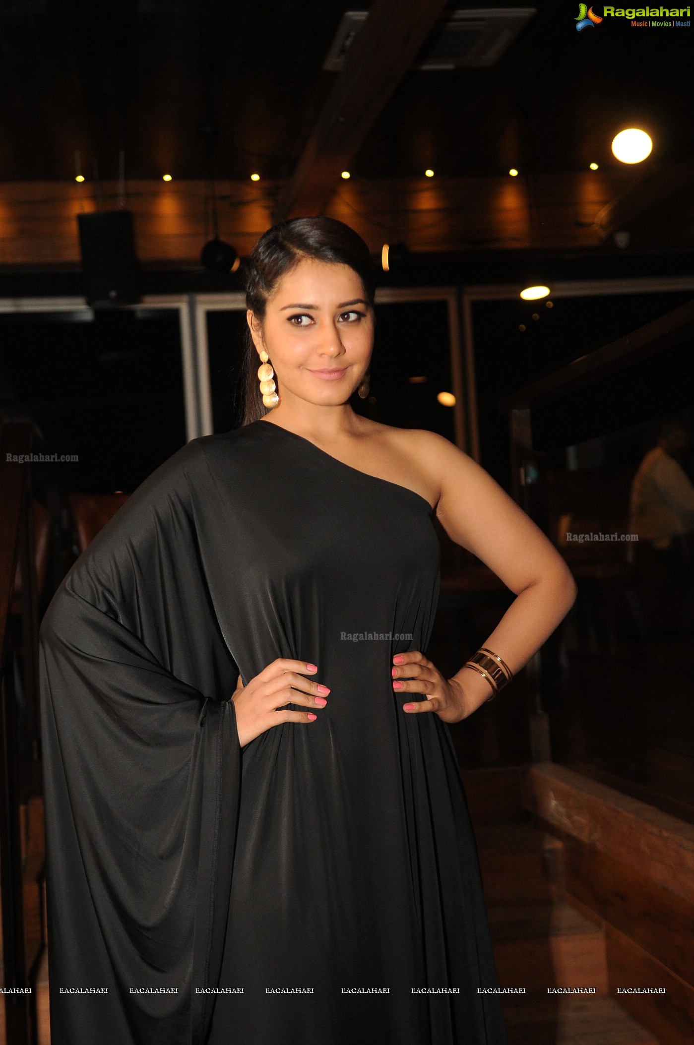 Raashi Khanna in Black Dress Photos- Beauty in Black