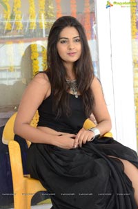 Neha Deshpande Photos