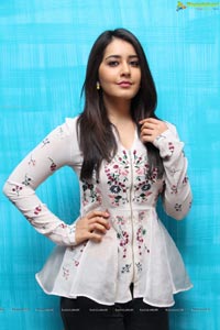 Raashi Khanna Photos