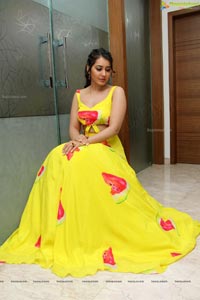 Raashi Khanna in Yellow Dress