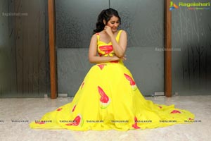 Raashi Khanna in Yellow Dress