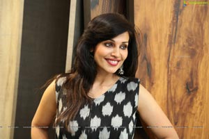 Begum Jaan Asha Shaini HD photos