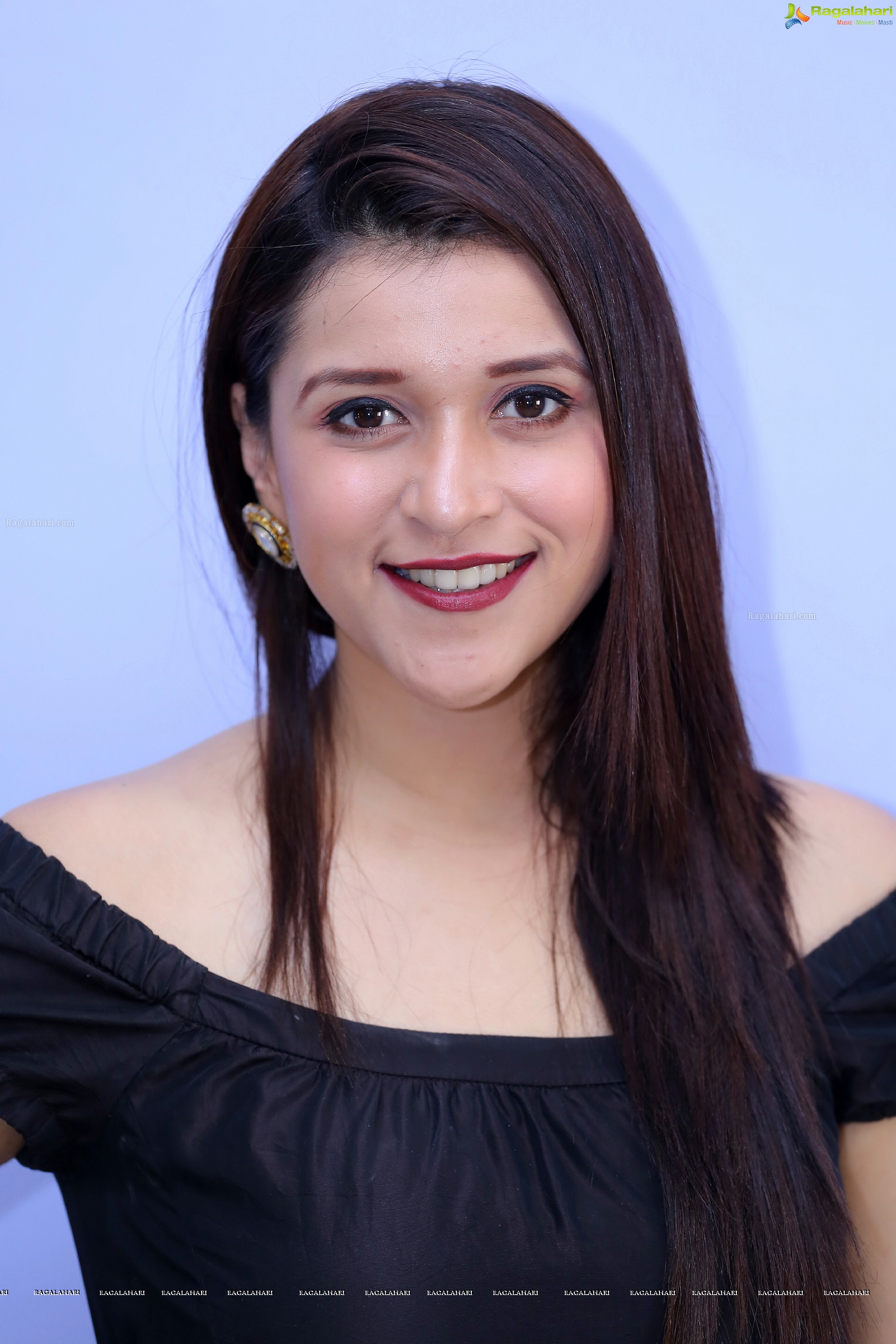 Mannara Chopra (High Definition)