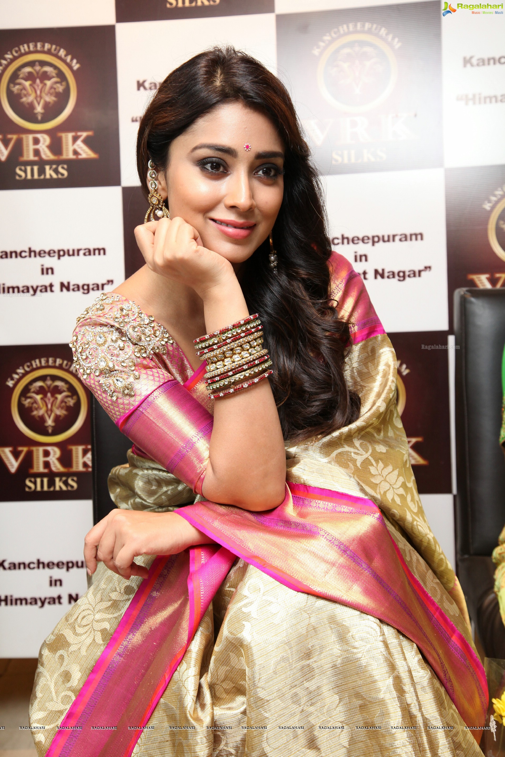 Shriya Saran - HD Gallery