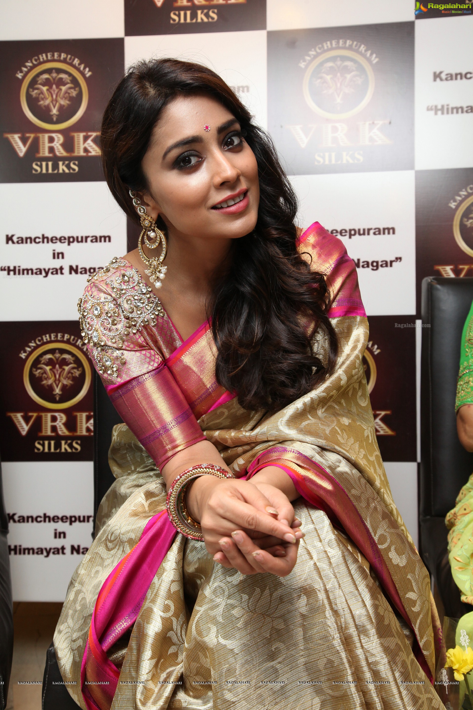 Shriya Saran - HD Gallery