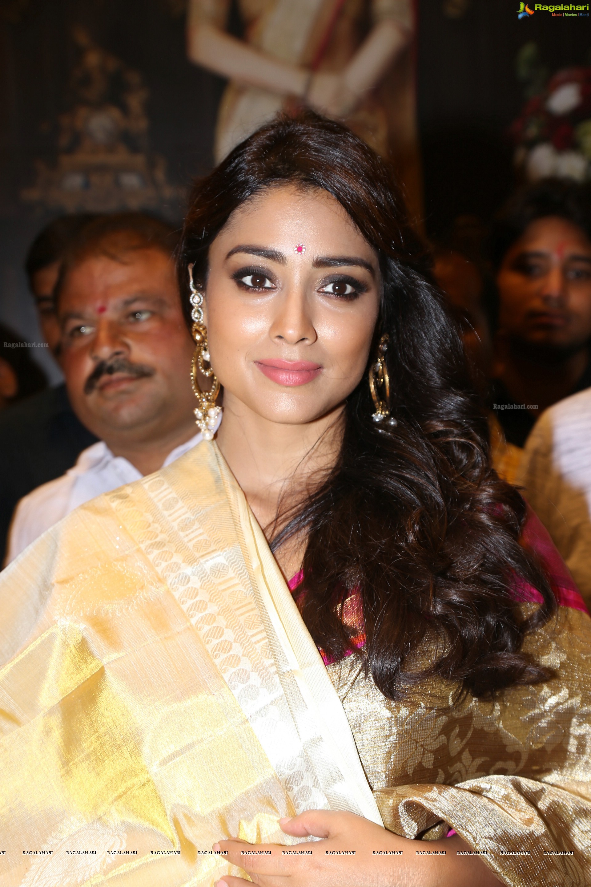 Shriya Saran - HD Gallery