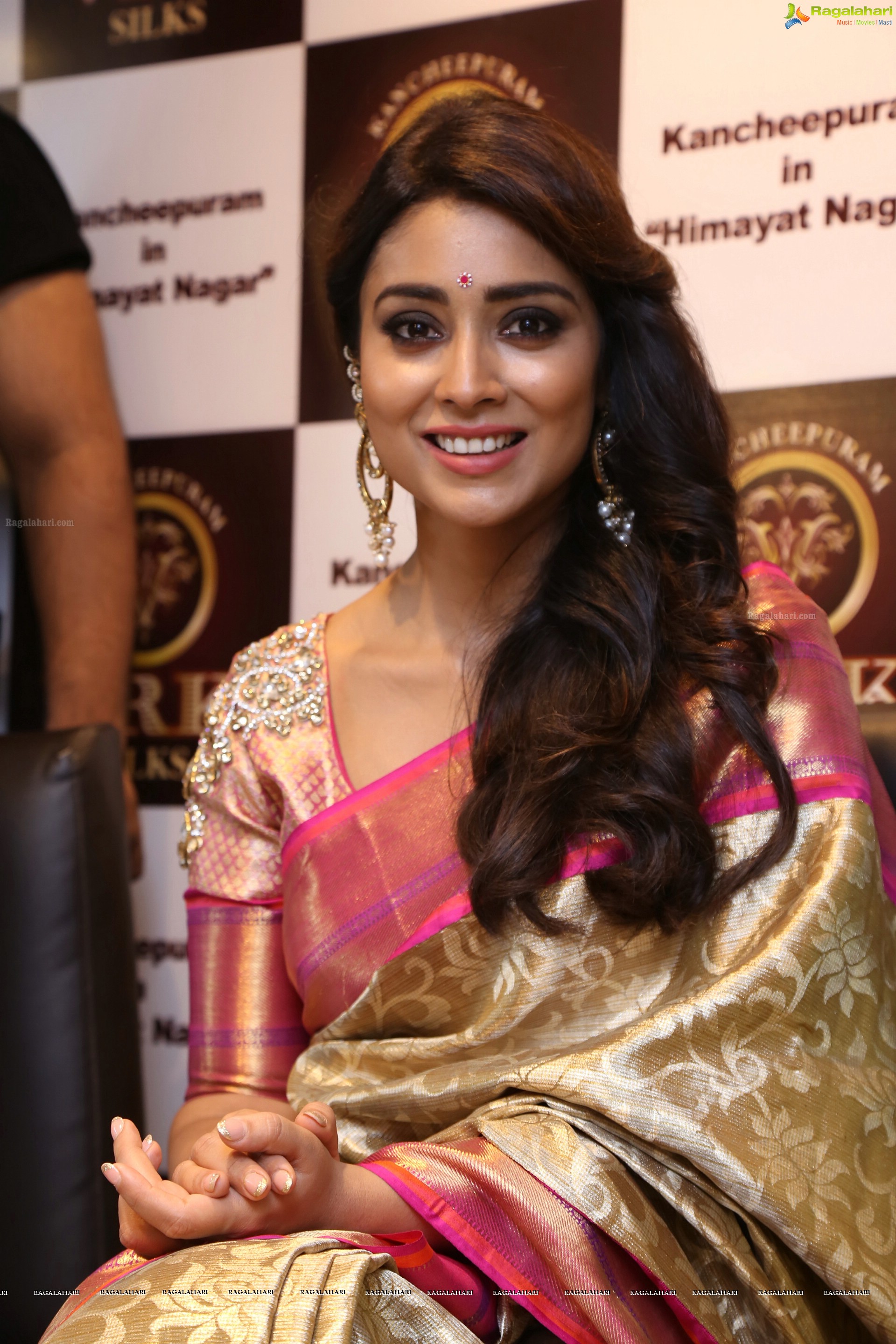 Shriya Saran - HD Gallery