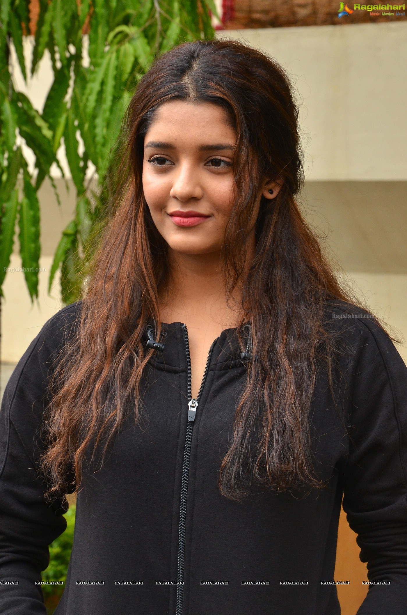 Ritika Singh (Posters)