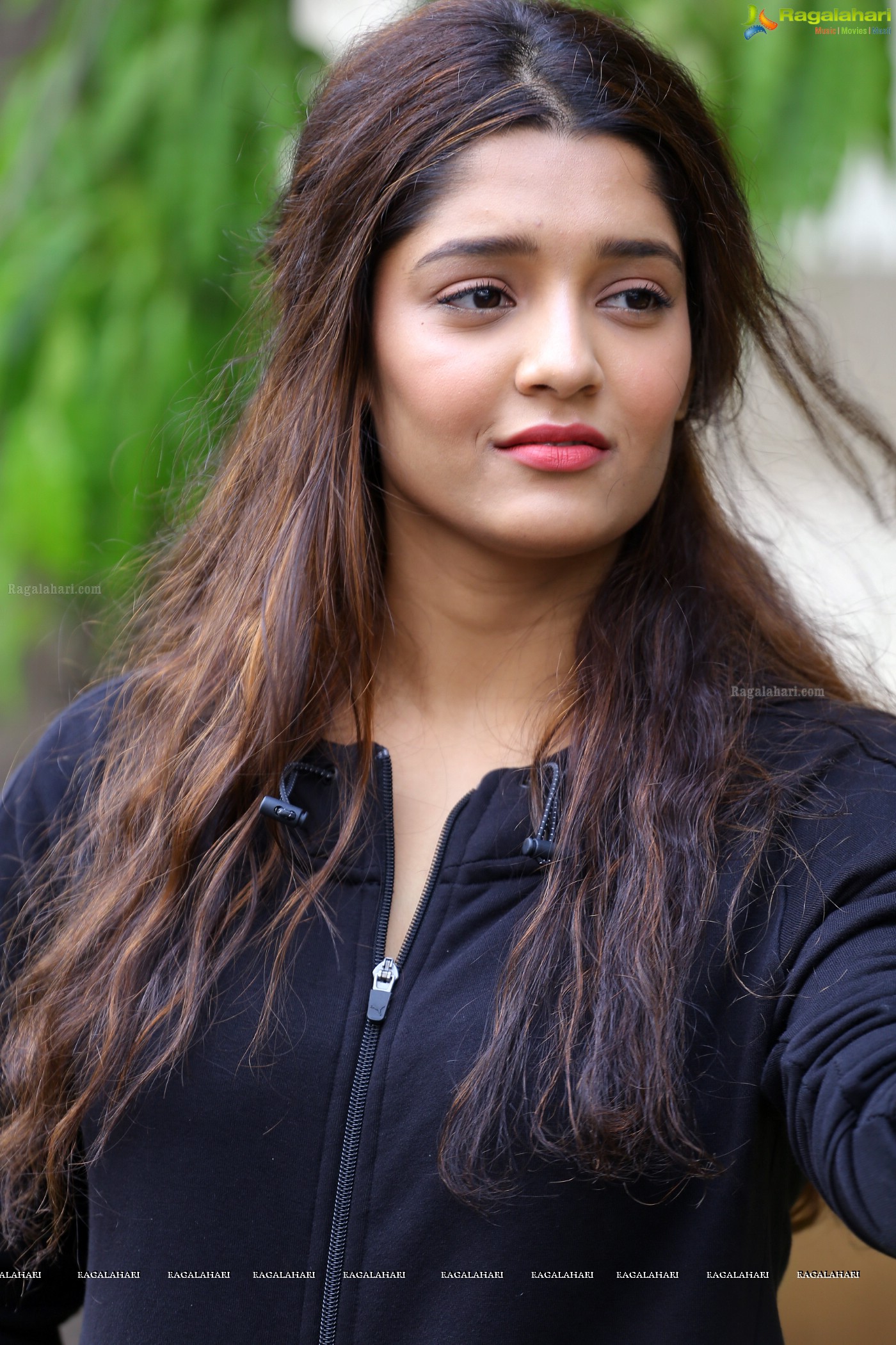 Ritika Singh (Posters)