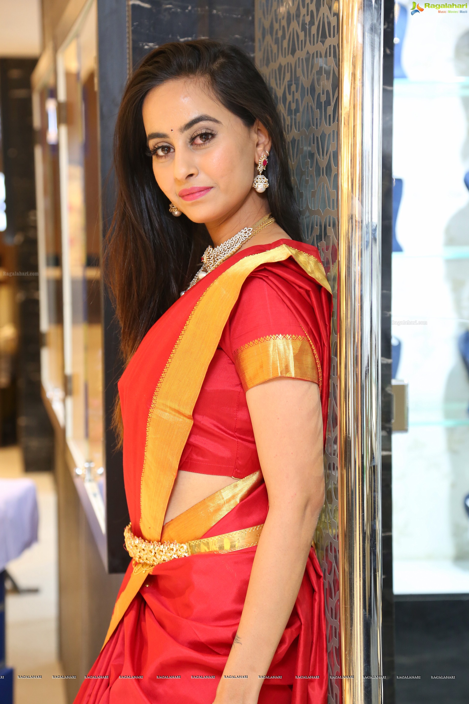 Ameeksha Amy Pawar at Gold Chainmela (High Definition)