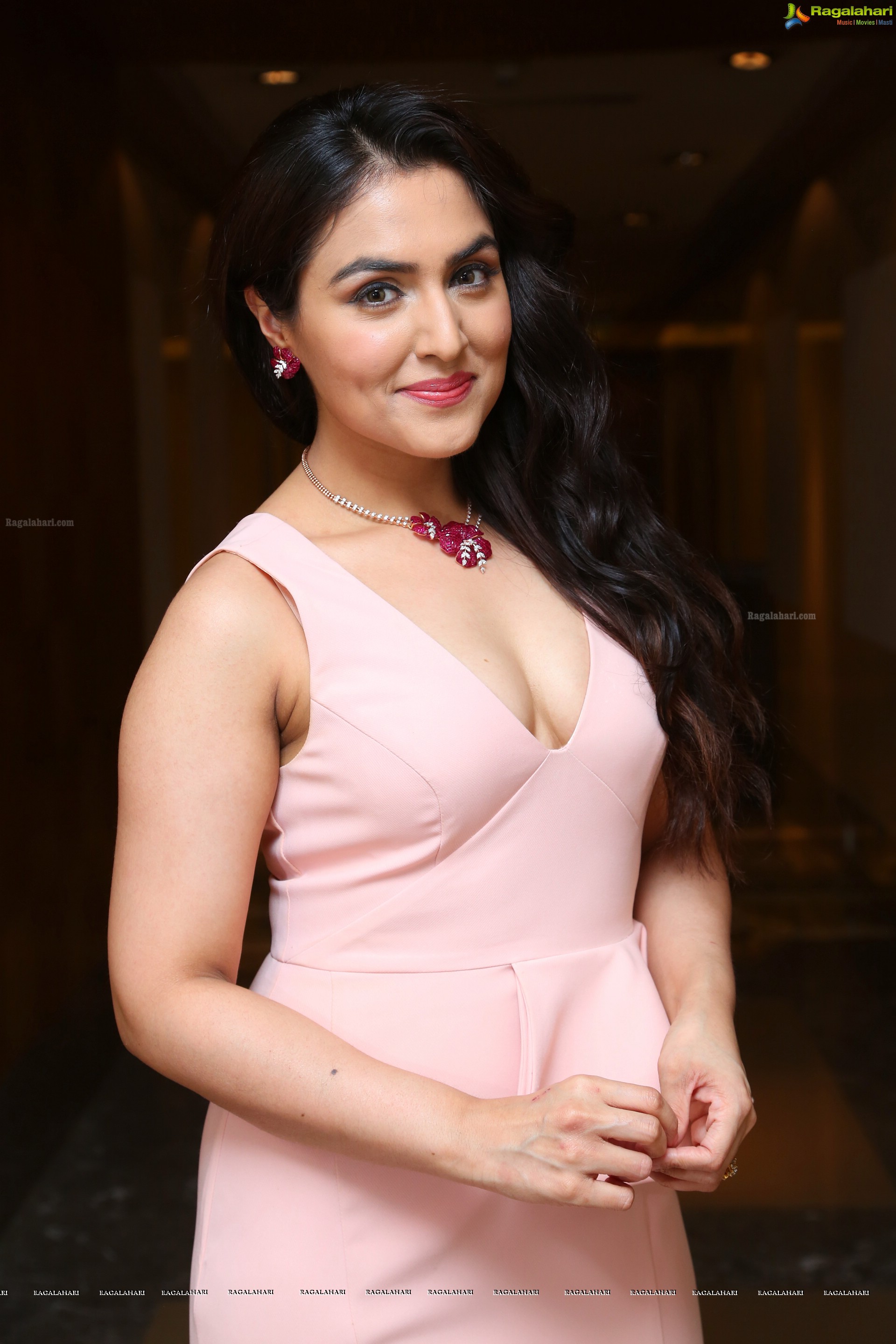 Annanya Soni at Curtain Raiser of UE - The Jewellery Expo (High Definition)