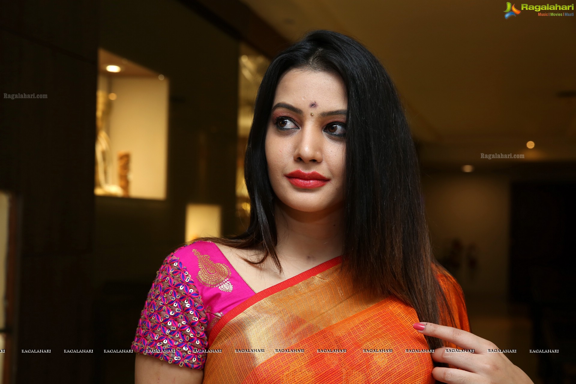 Diksha Panth @ Syle Bazaar Launch - HD Gallery