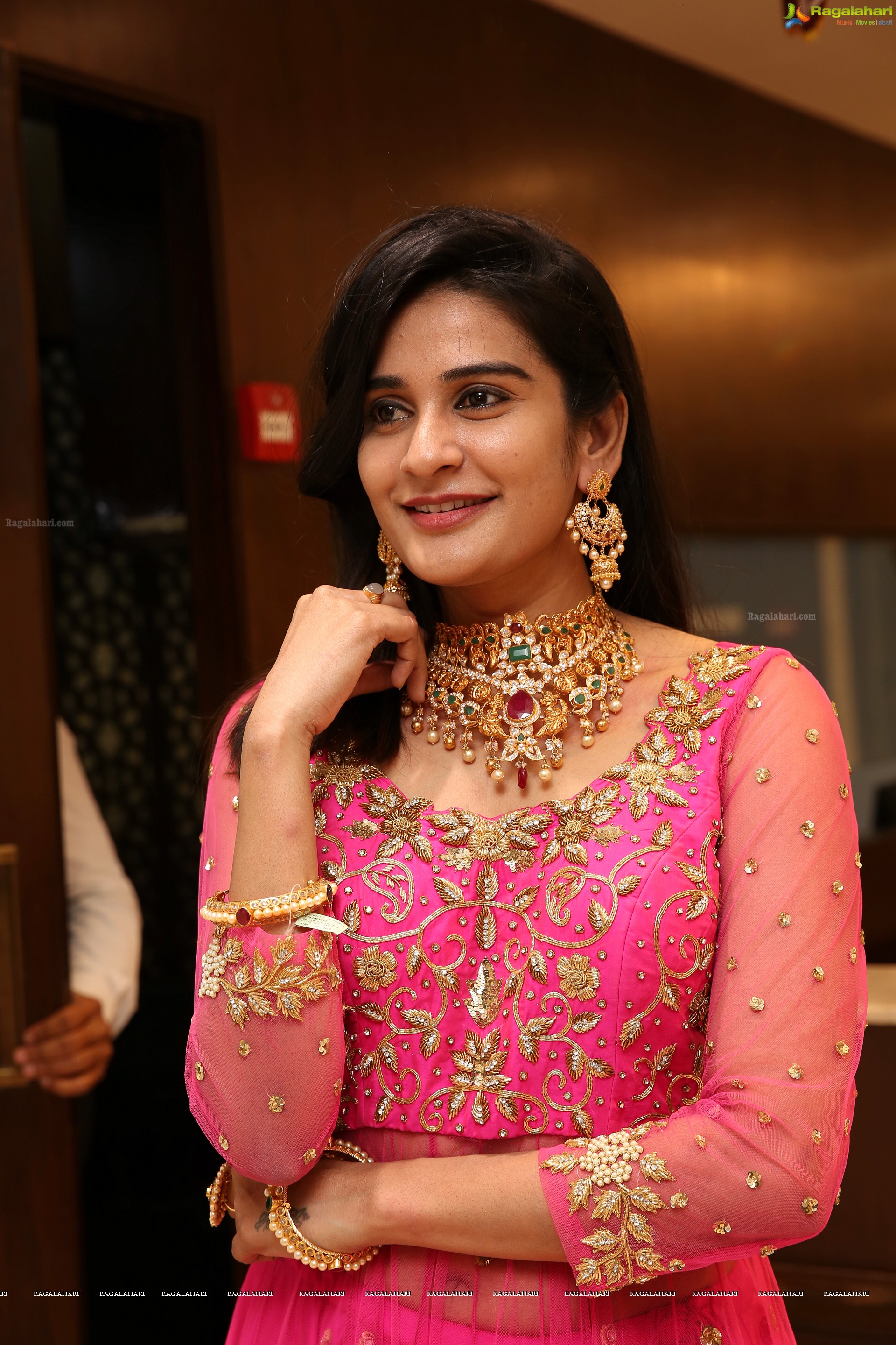 Jenny Honey at Manepally Jewellers Akshaya Tritiya 2018 Jewellery Showcase (High Definition)