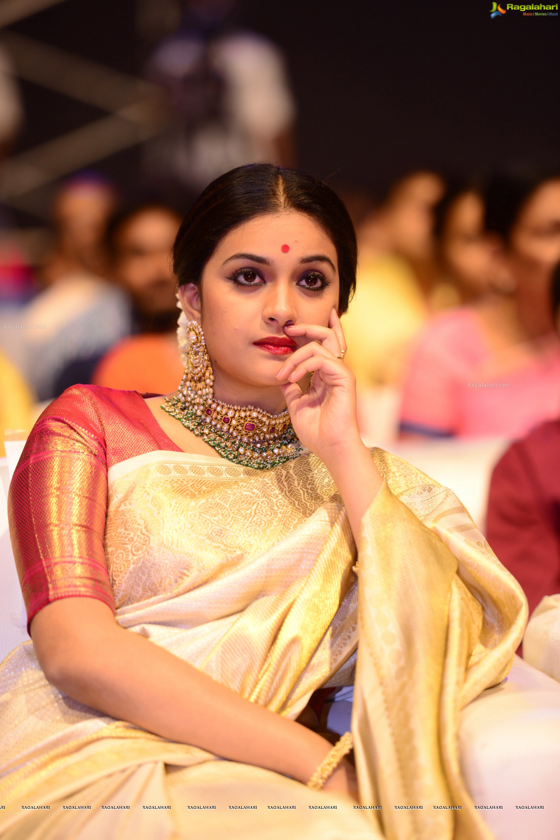 Keerthy Suresh at Mahanati Audio Release (High Definition)