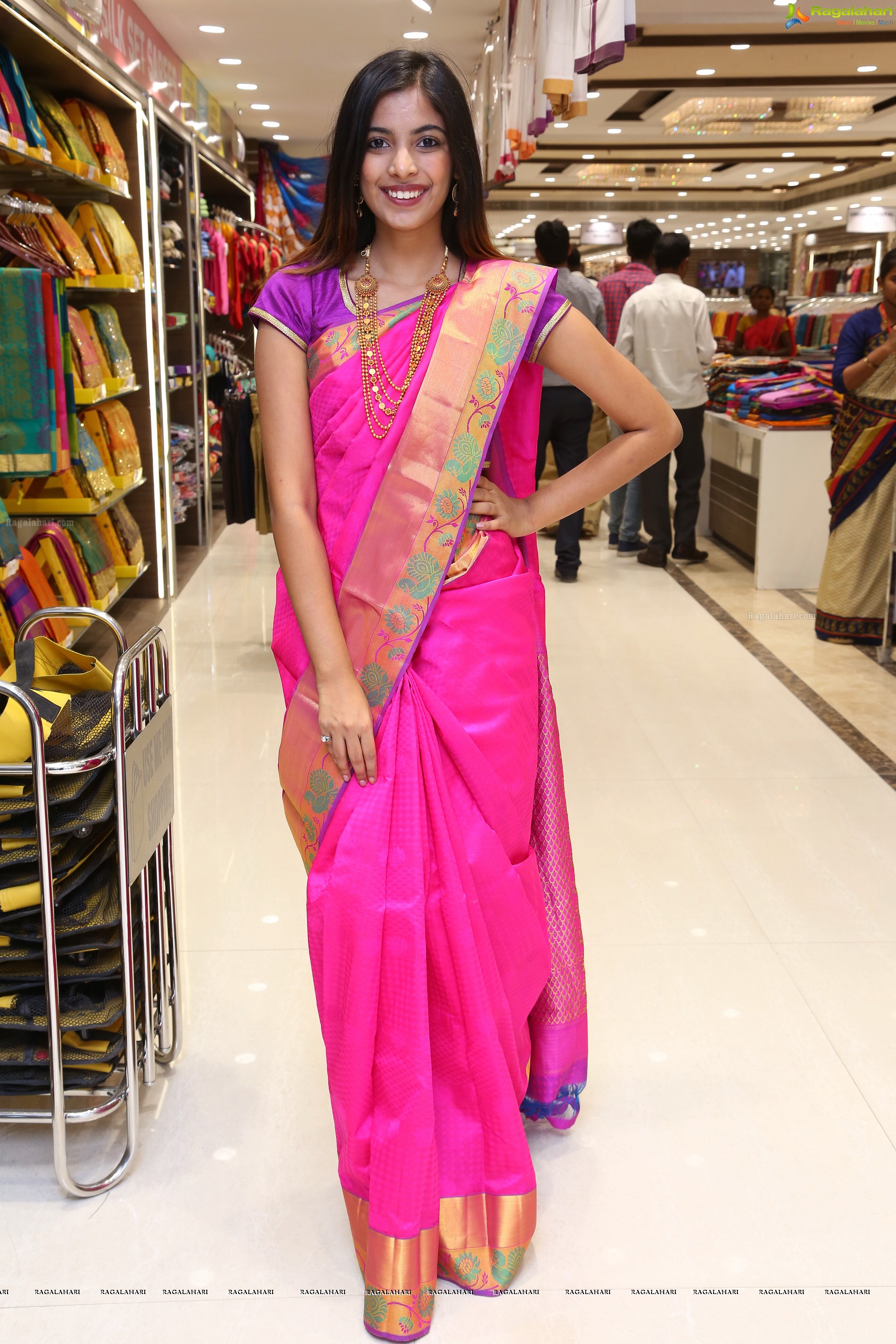 Khushboo Maheshwari at Chennai Silks Chain Mela (High Definition)