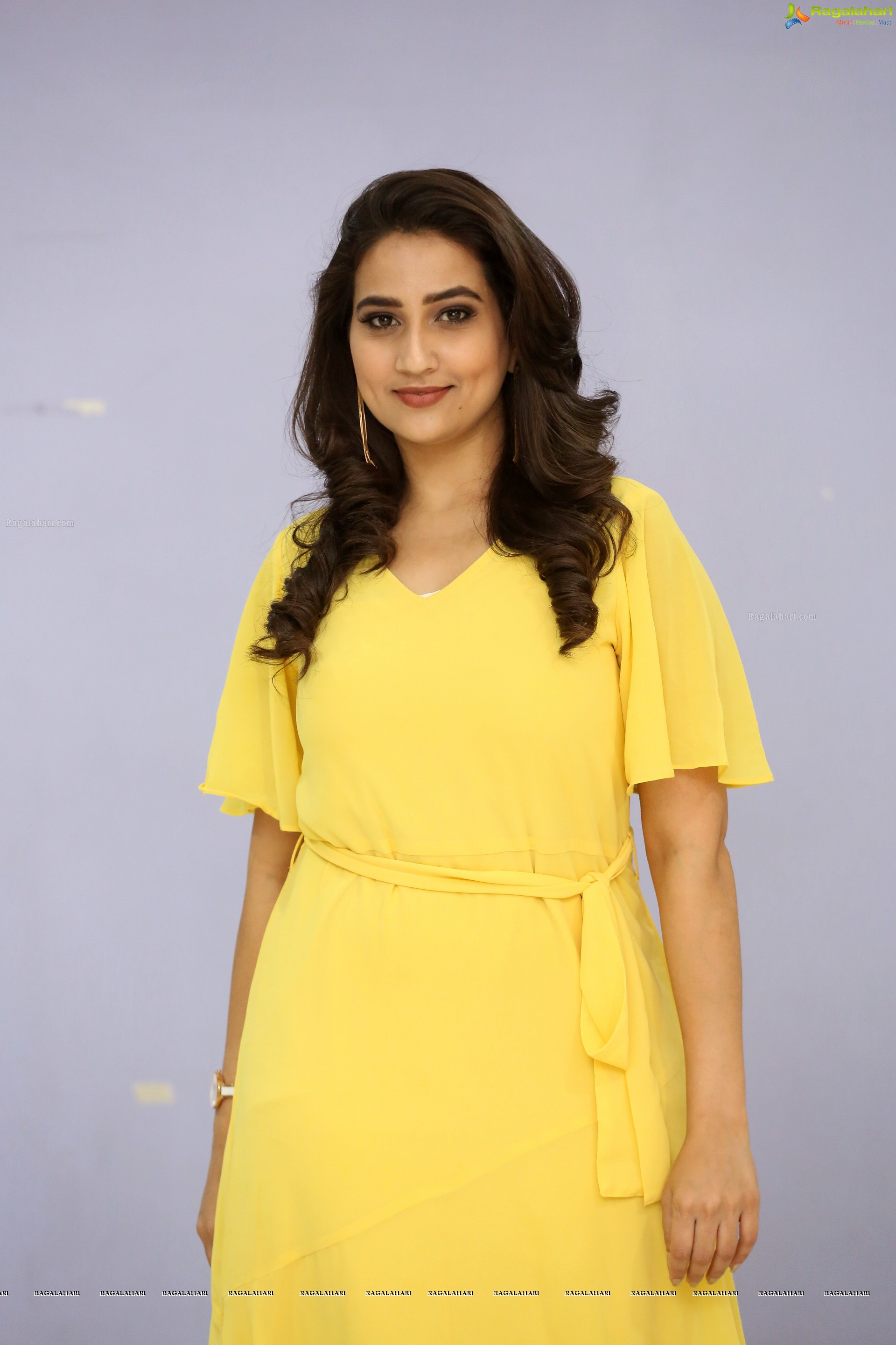 Manjusha at Taxiwala Teaser Launch (High Definition)