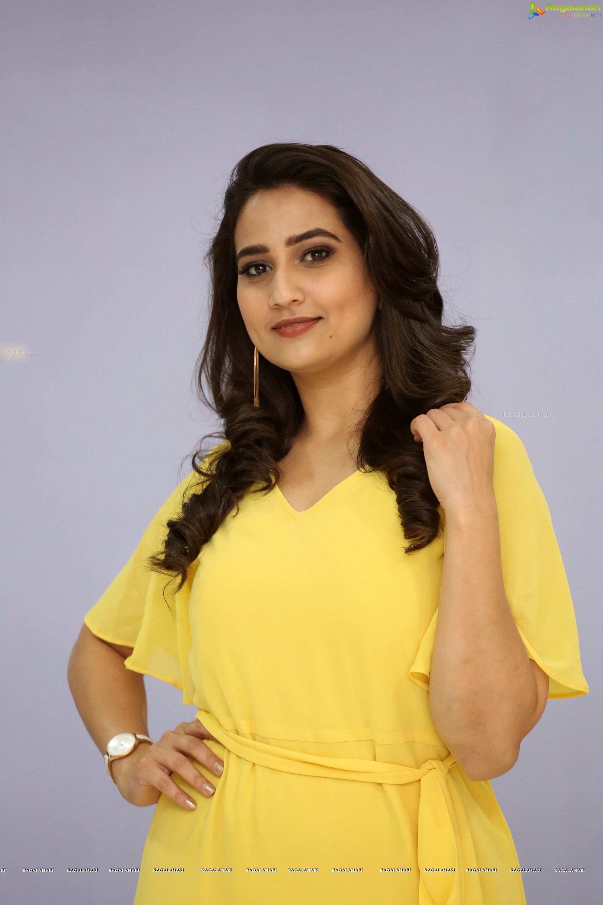 Manjusha at Taxiwala Teaser Launch (High Definition)