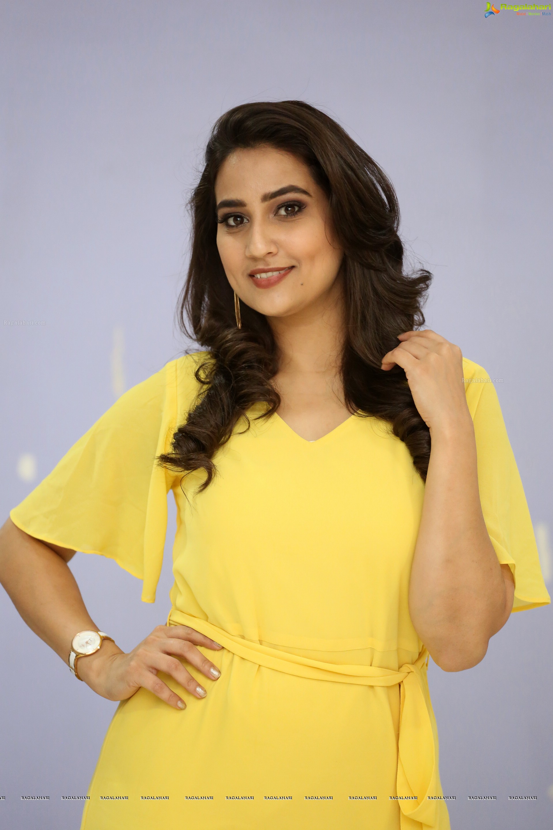 Manjusha at Taxiwala Teaser Launch (High Definition)