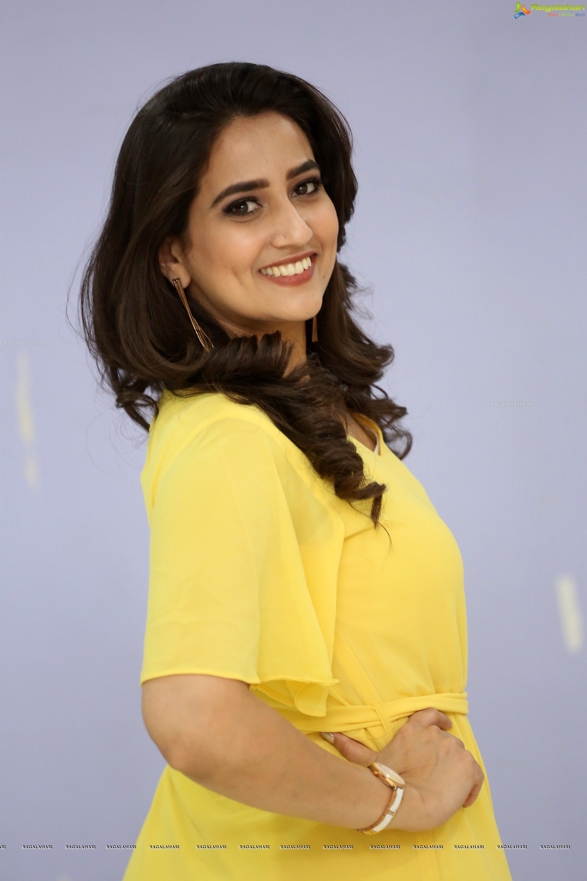 Manjusha at Taxiwala Teaser Launch (High Definition)