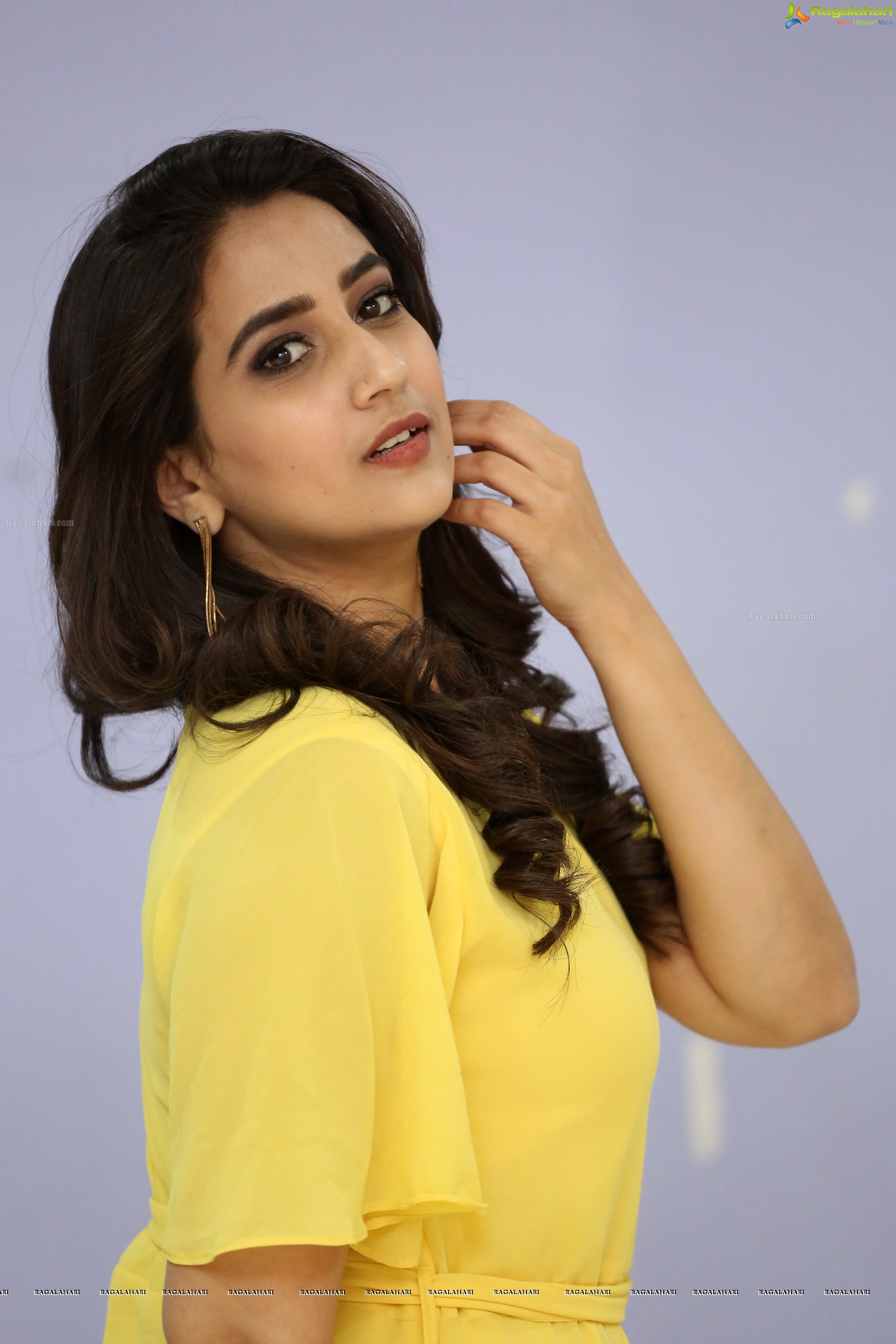 Manjusha at Taxiwala Teaser Launch (High Definition)