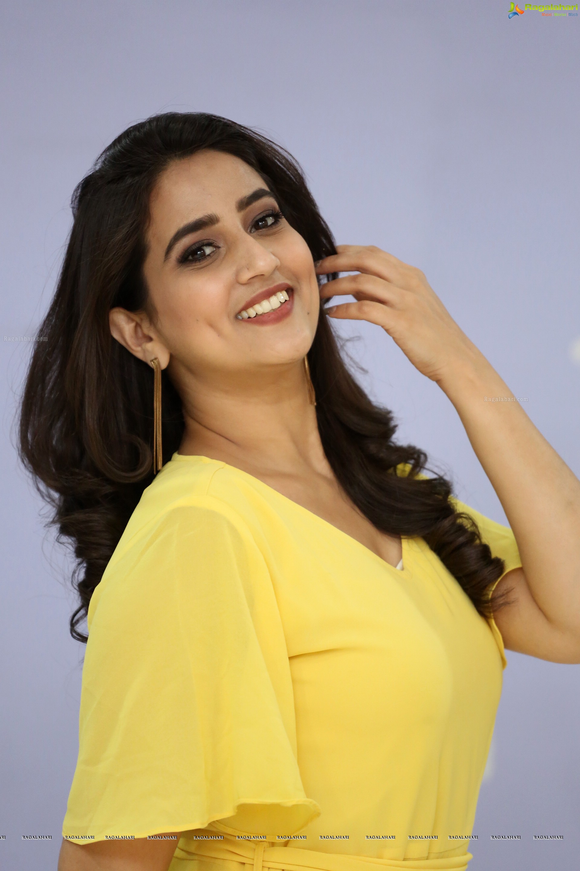 Manjusha at Taxiwala Teaser Launch (High Definition)