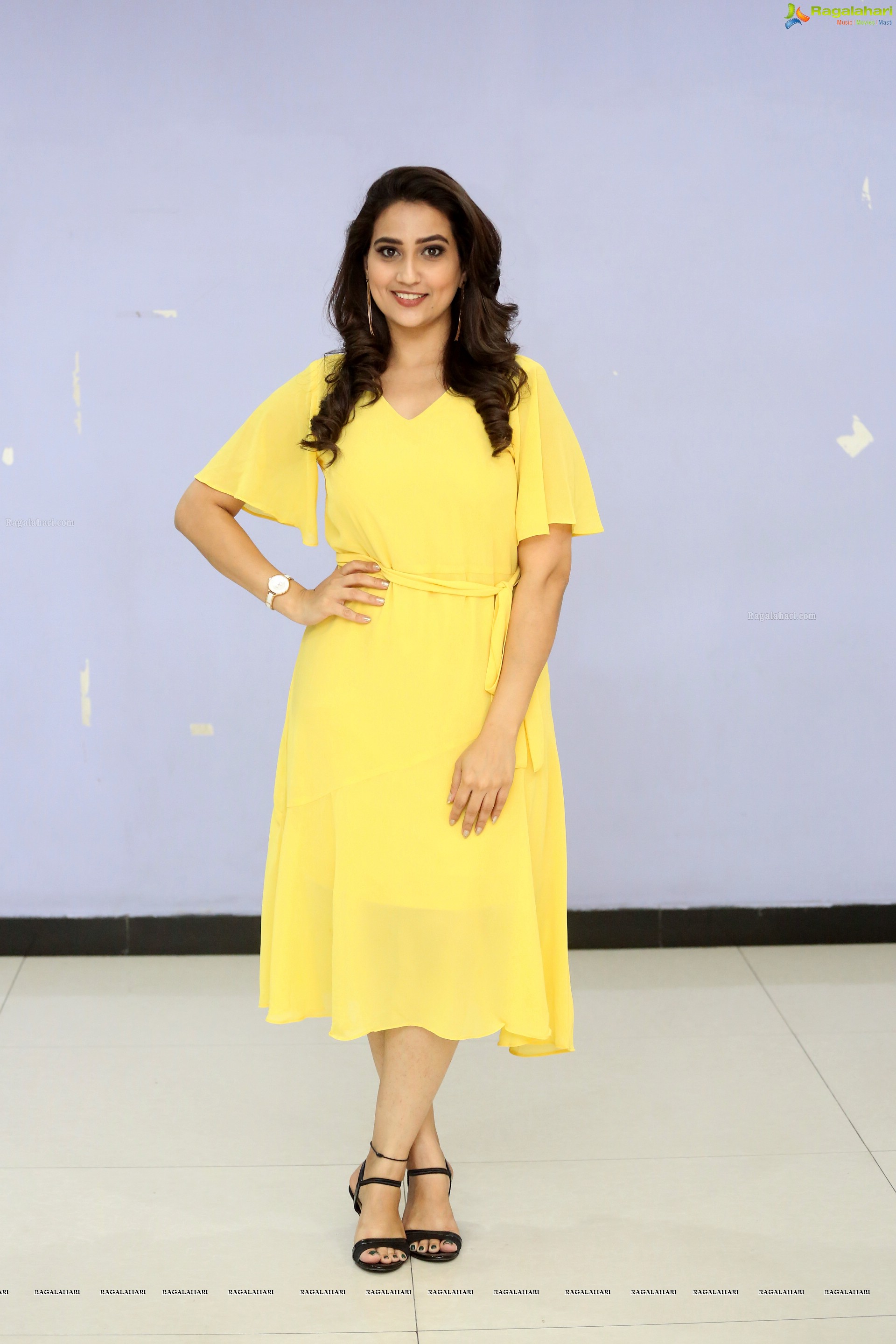 Manjusha at Taxiwala Teaser Launch (High Definition)