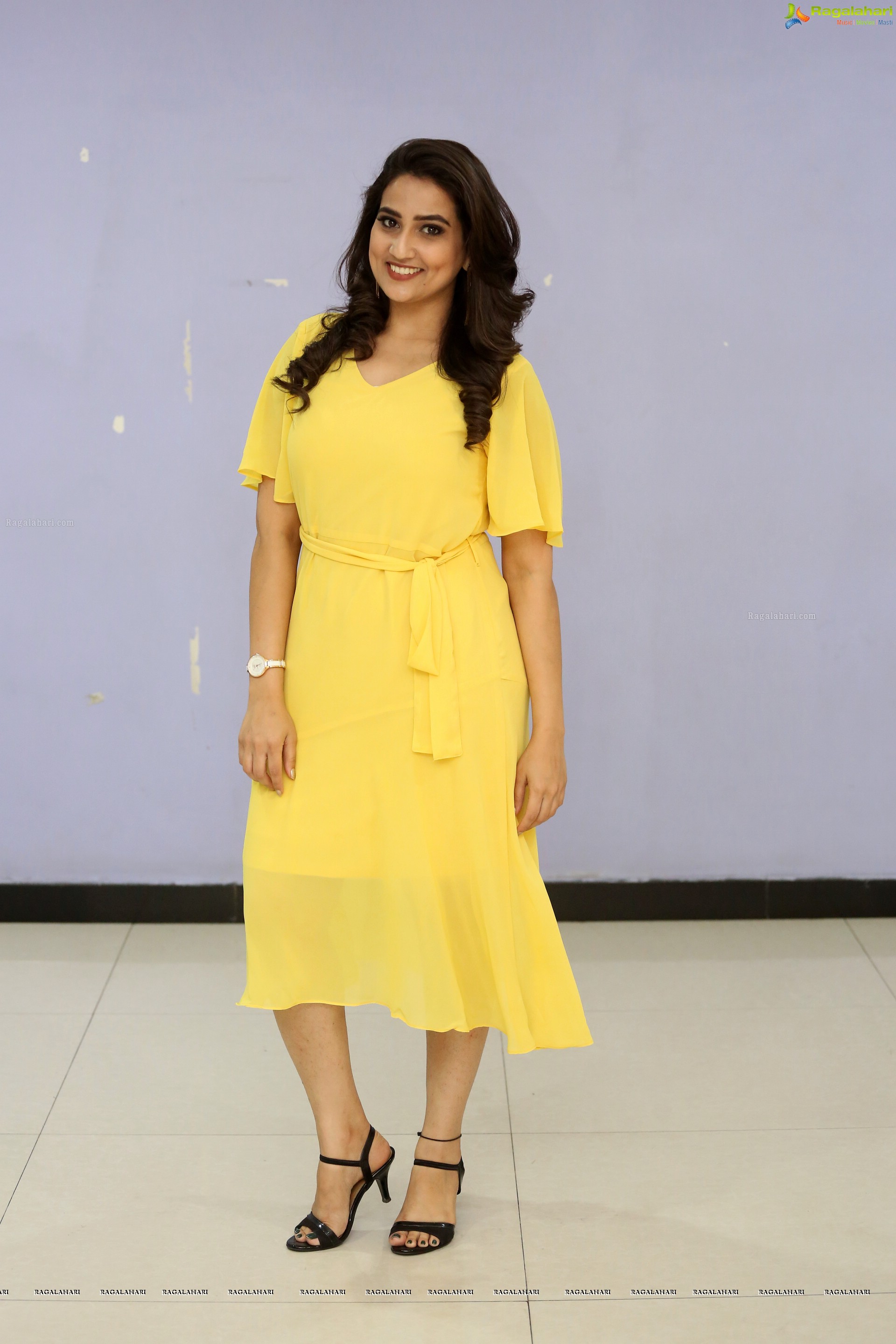 Manjusha at Taxiwala Teaser Launch (High Definition)