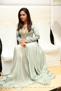 Nandita Swetha Heroine Photos