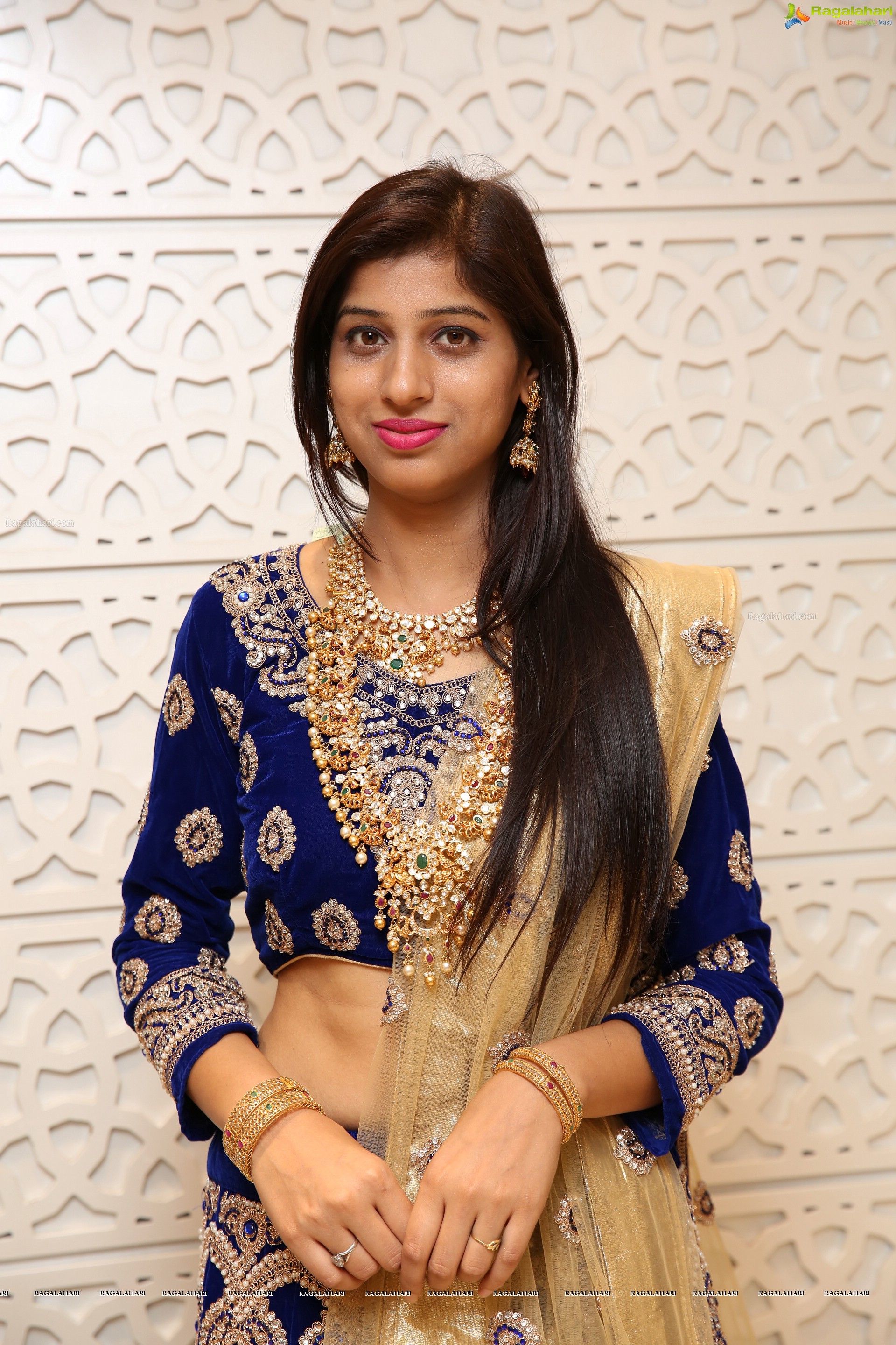 Naziya Khan at Manepally Jewellers Akshaya Tritiya 2018 Jewellery Showcase (High Definition)