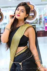 Neha Deshpande in Saree