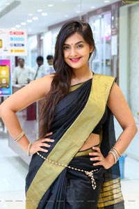 Neha Deshpande in Saree