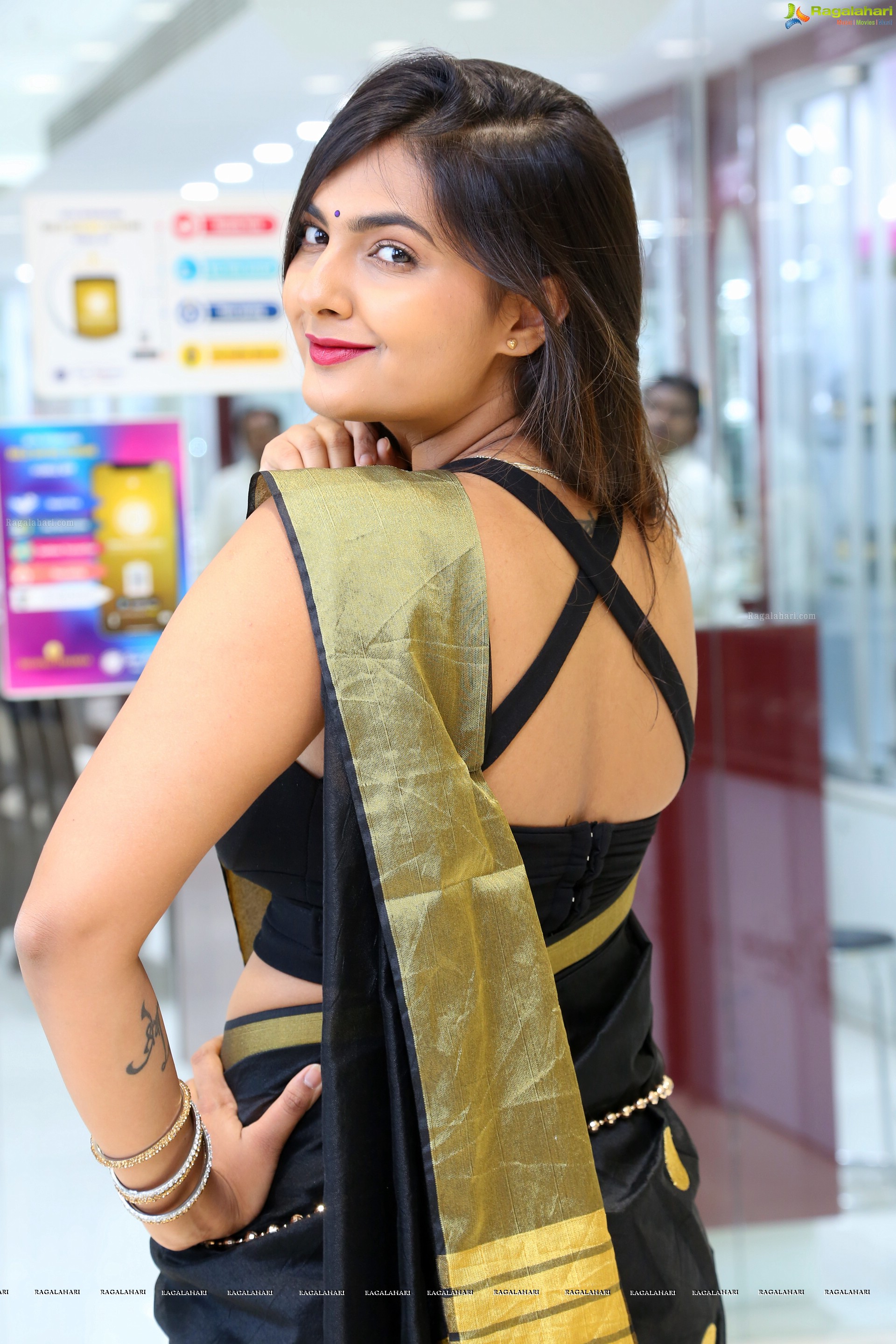 Neha Deshpande at Chennai Silks Chain Mela (High Definition)