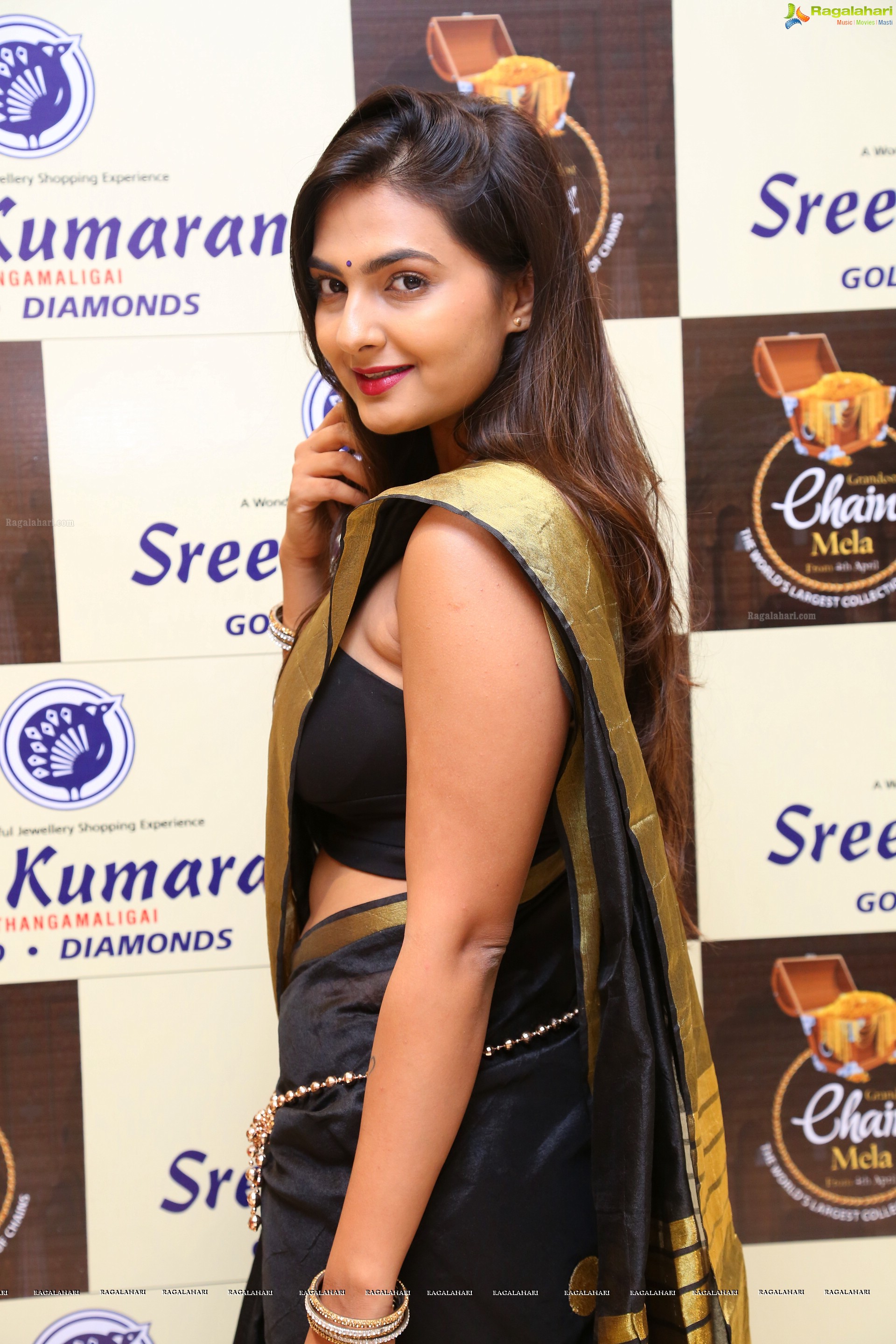 Neha Deshpande at Chennai Silks Chain Mela (High Definition)