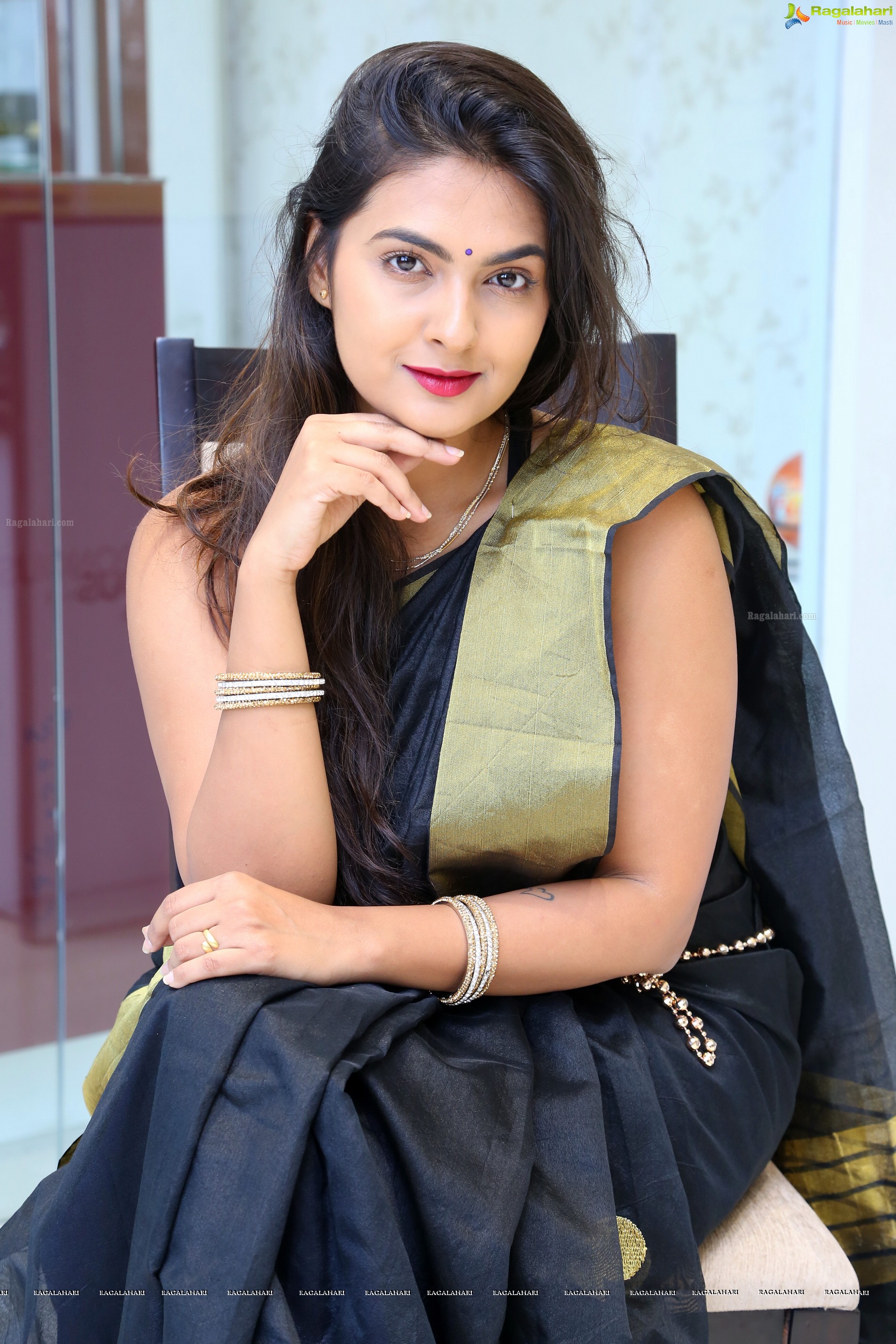 Neha Deshpande at Chennai Silks Chain Mela (High Definition)