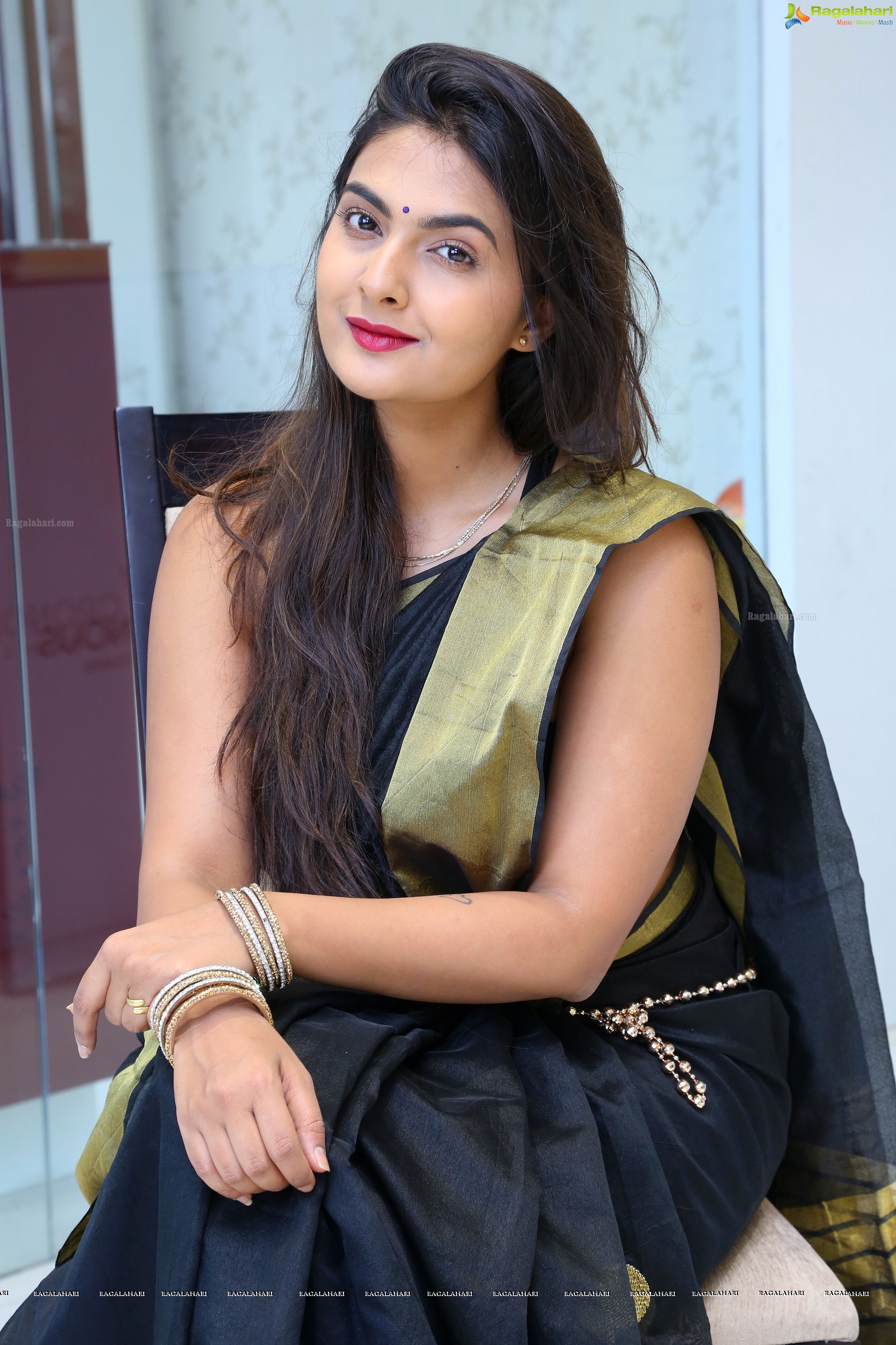 Neha Deshpande at Chennai Silks Chain Mela (High Definition)