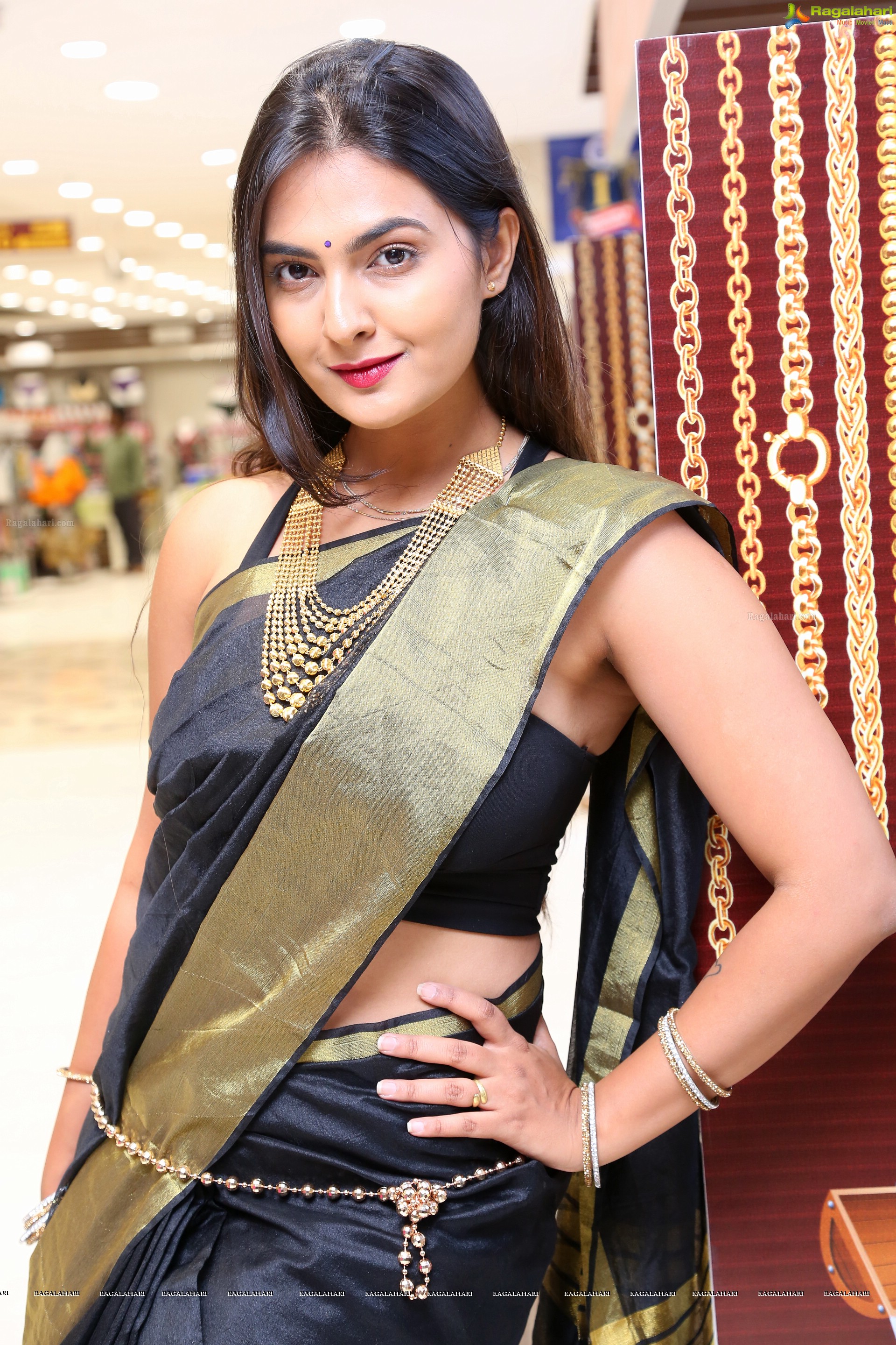 Neha Deshpande at Chennai Silks Chain Mela (High Definition)