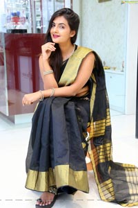 Neha Deshpande in Saree