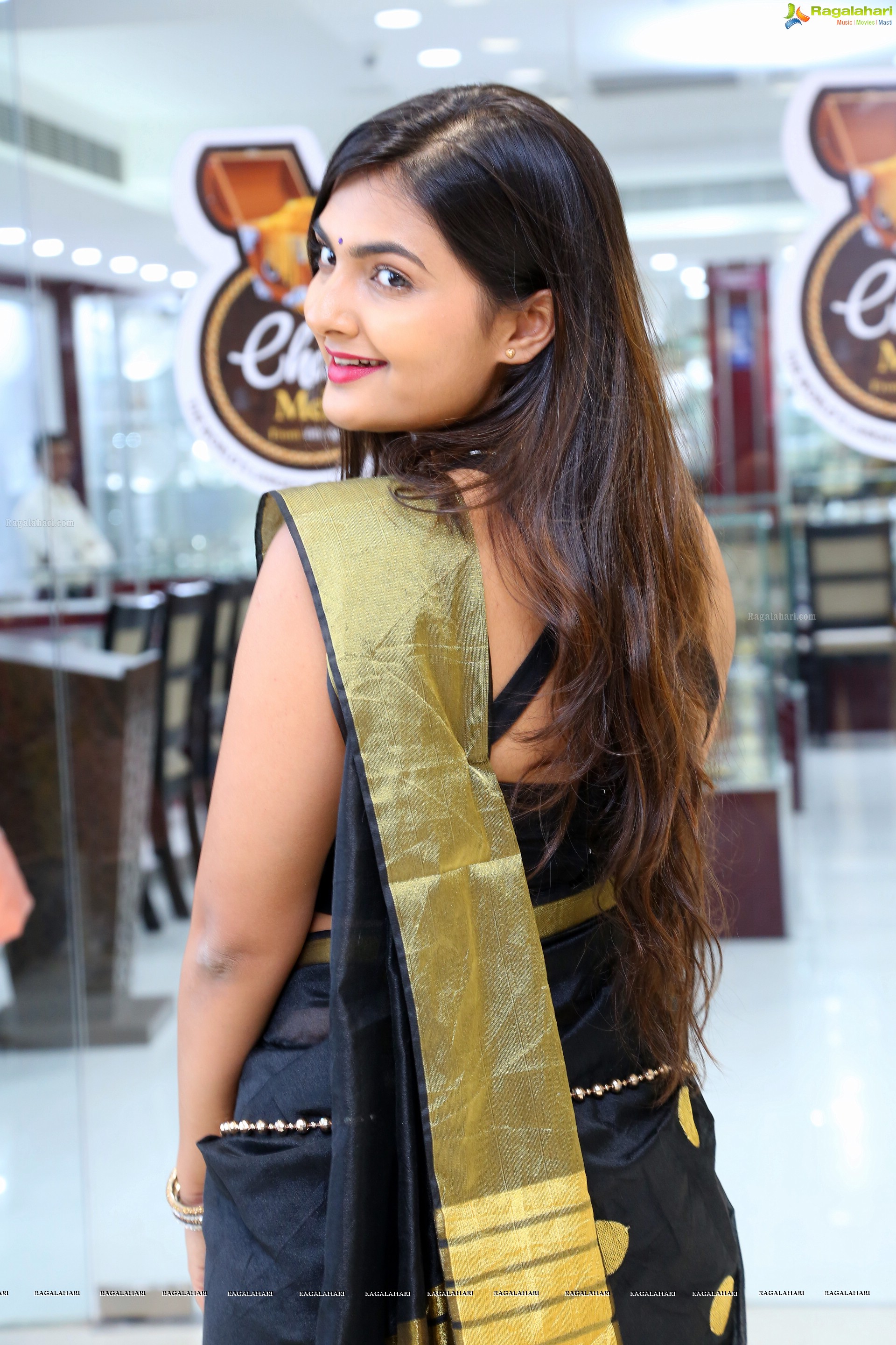 Neha Deshpande at Chennai Silks Chain Mela (High Definition)