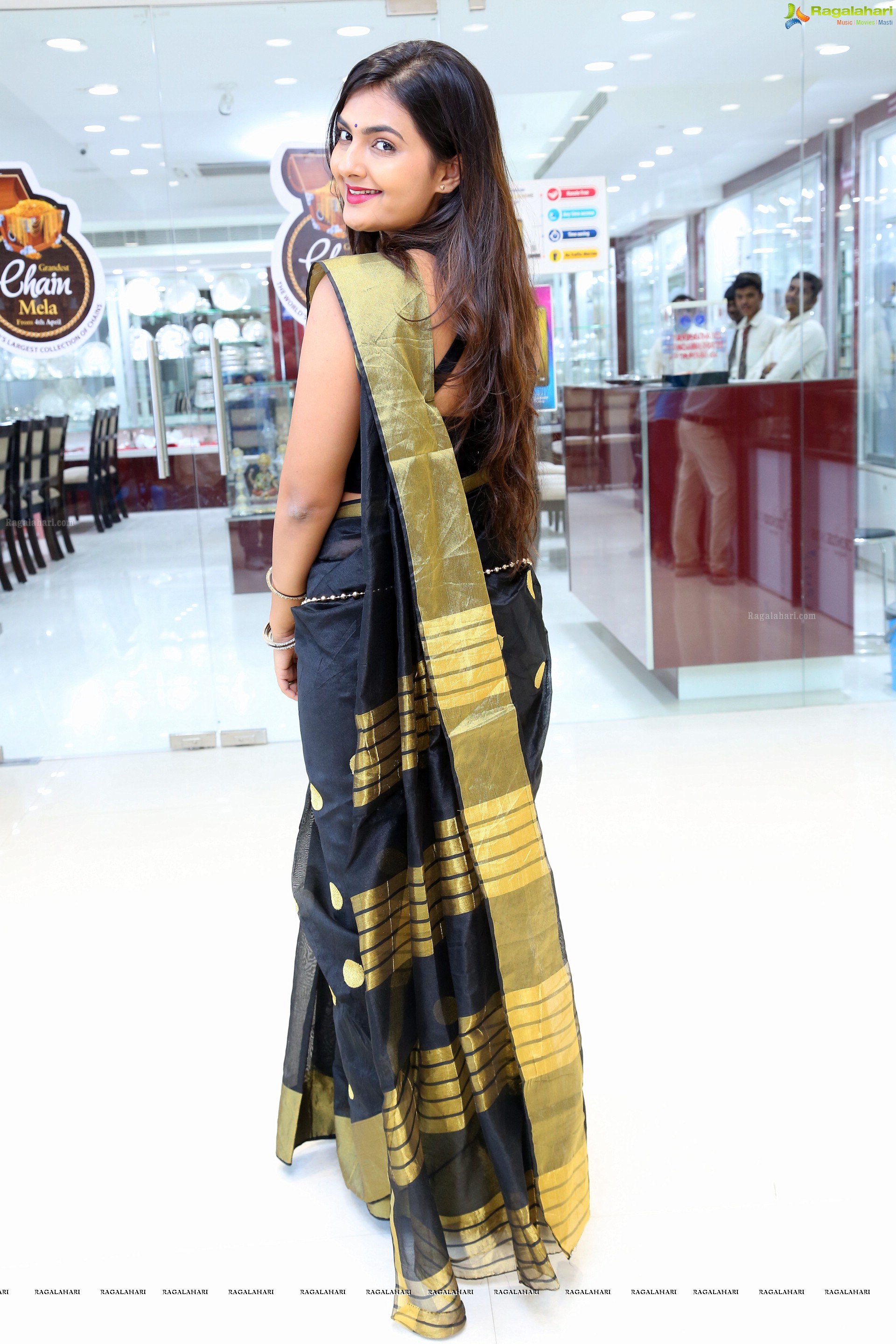 Neha Deshpande at Chennai Silks Chain Mela (High Definition)