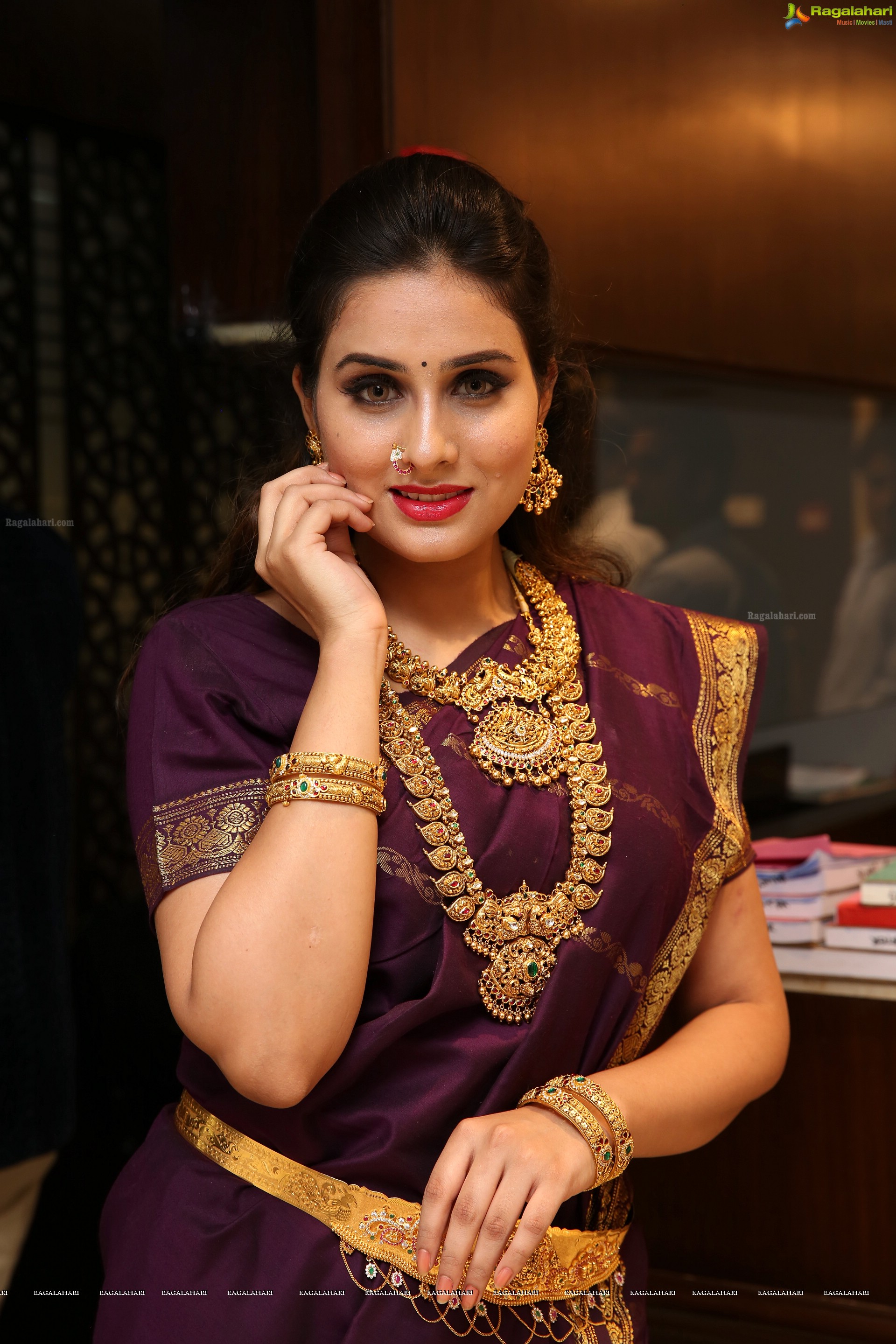 Nikitha Chaturvedi at Manepally Jewellers Akshaya Tritiya 2018 Jewellery Showcase (High Definition)