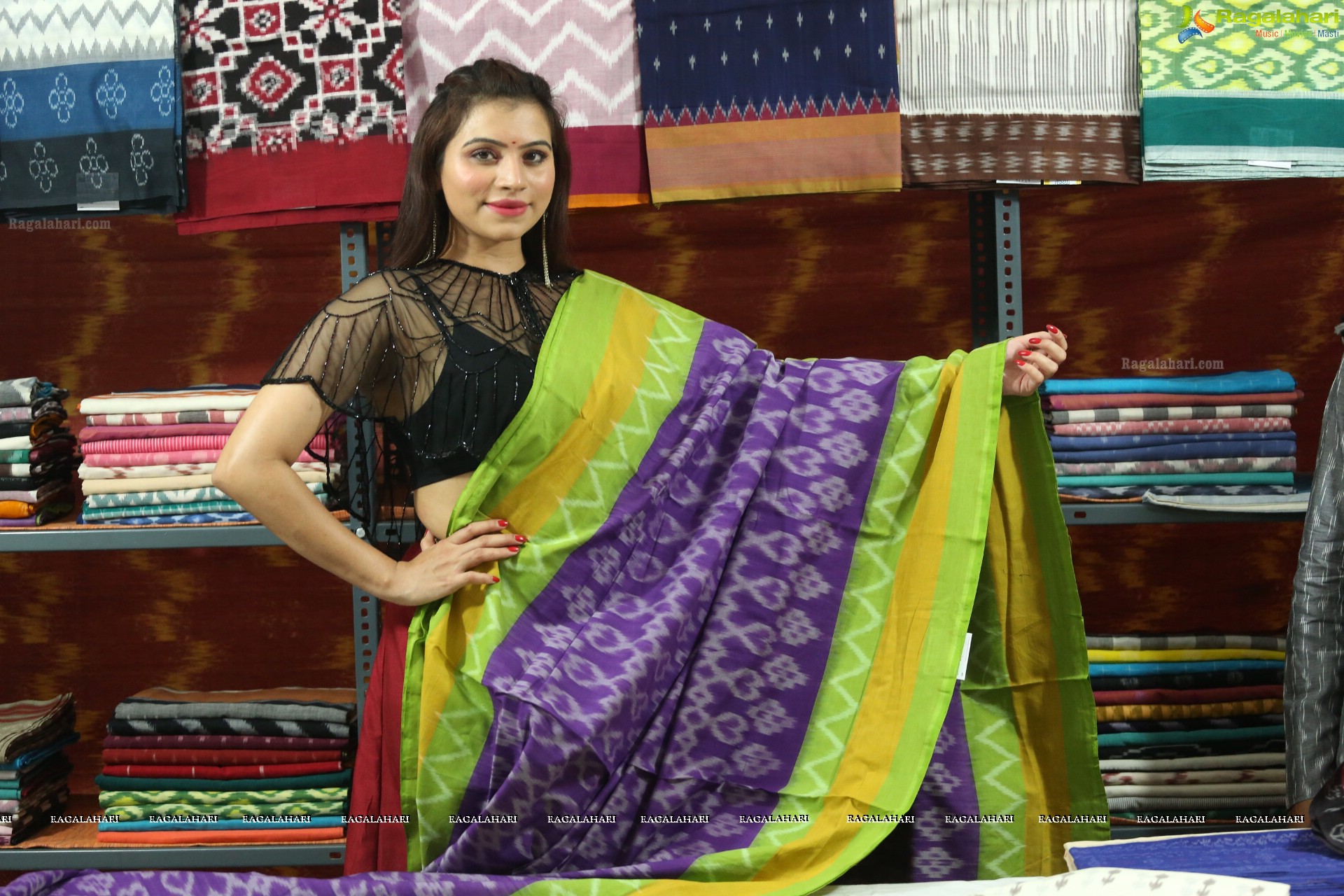 Priyanka Raman at Pochampally Handloom Weavers Mela (High Definition)