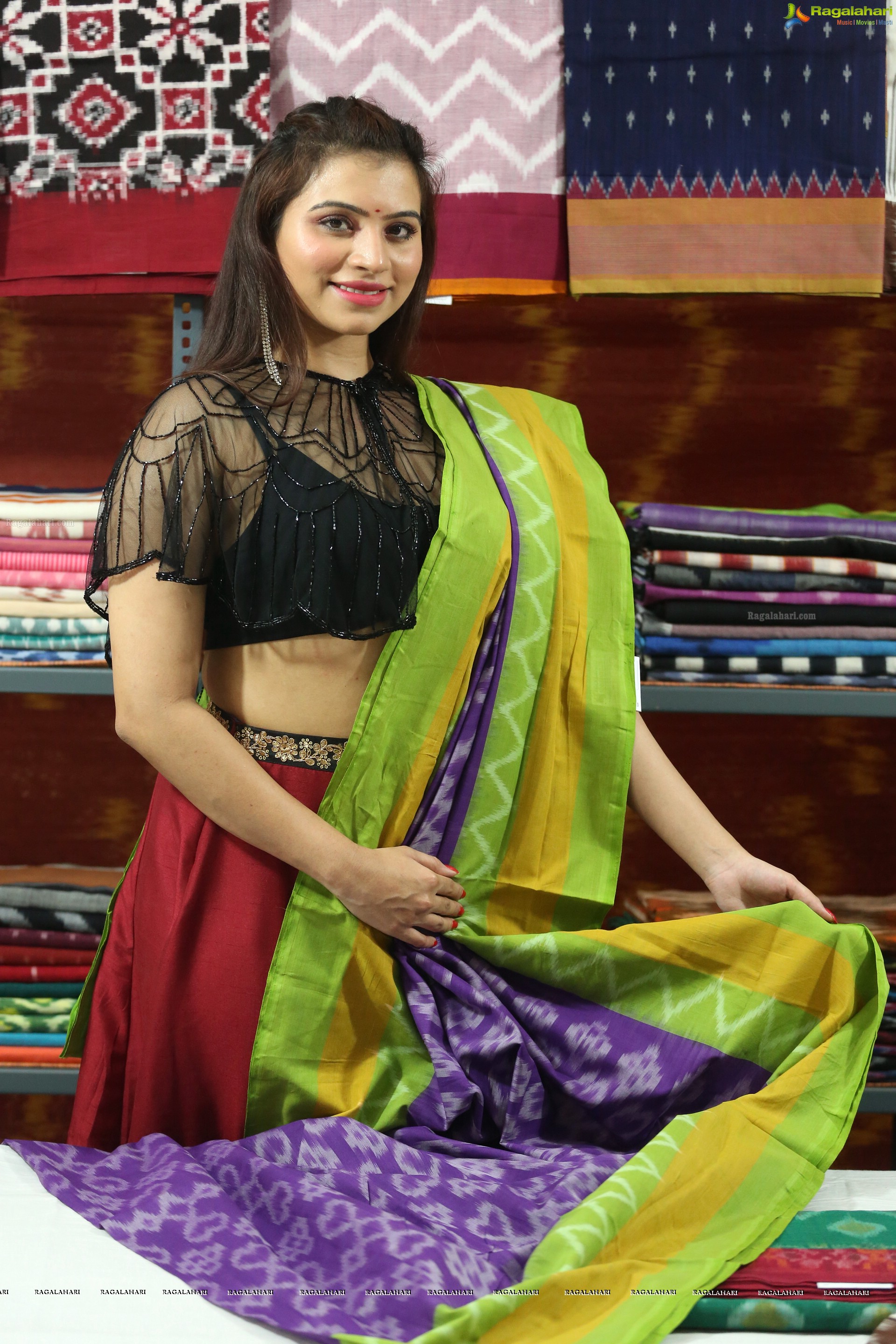 Priyanka Raman at Pochampally Handloom Weavers Mela (High Definition)
