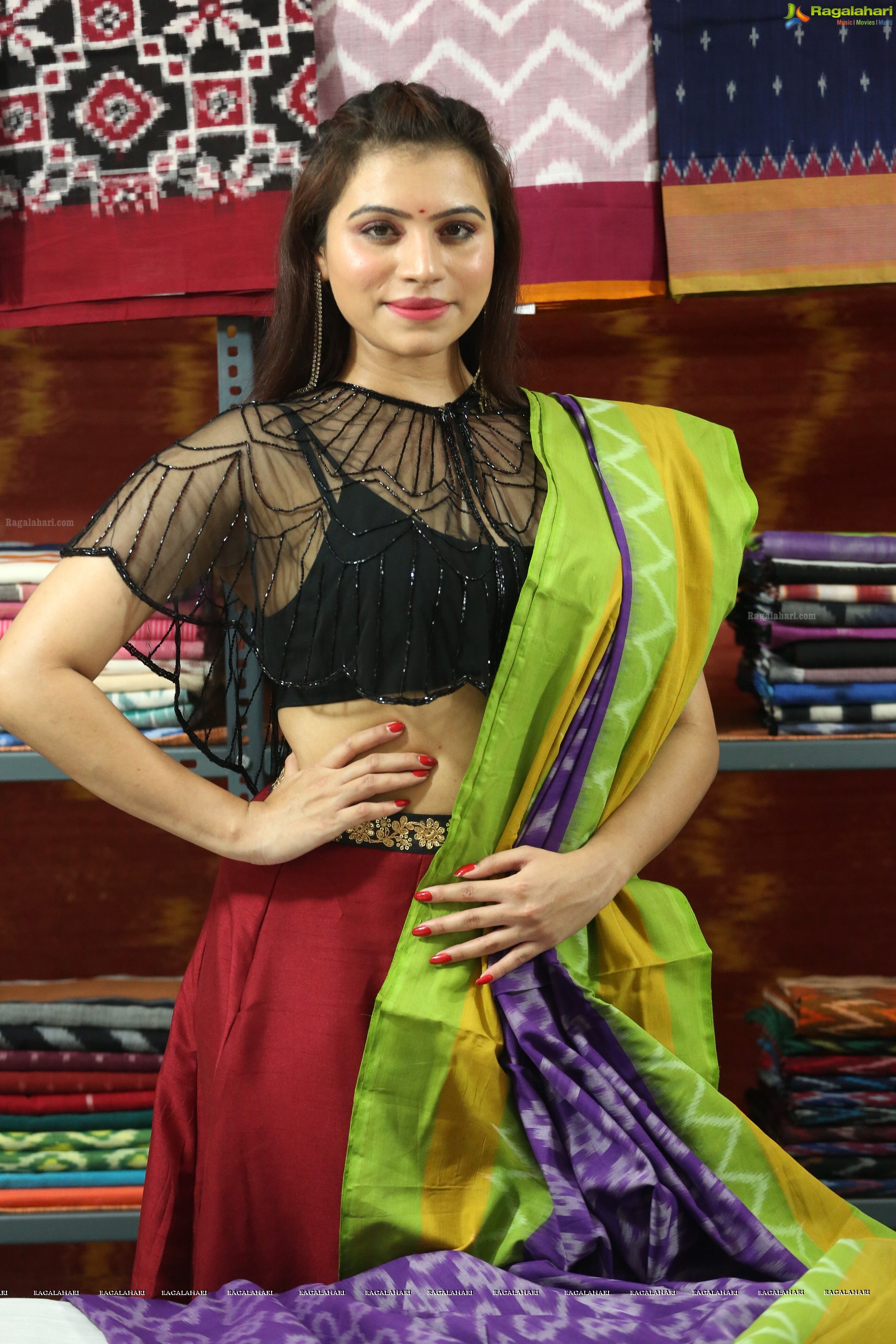 Priyanka Raman at Pochampally Handloom Weavers Mela (High Definition)