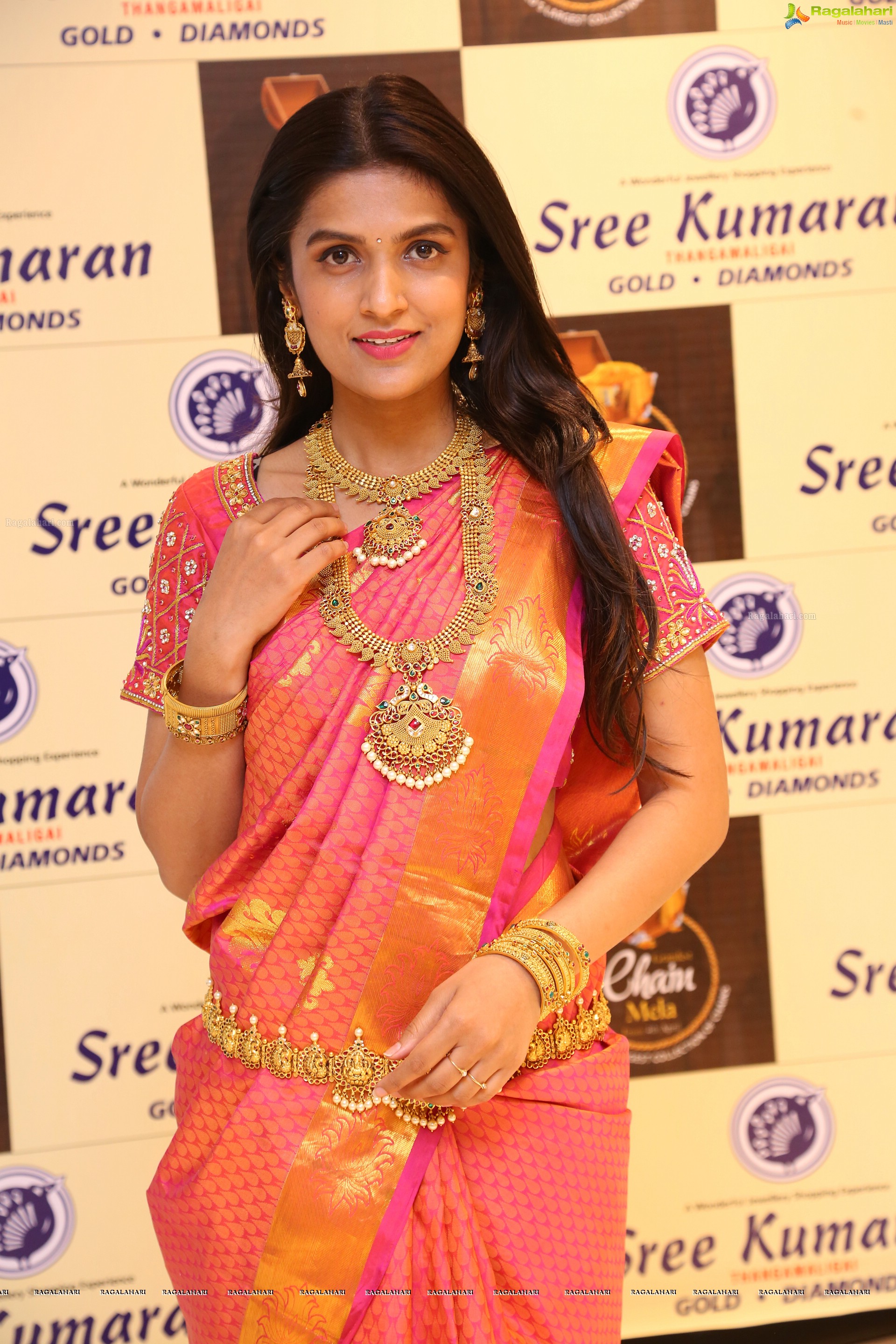 Ritu Biradar at Gold Chainmela (High Definition)