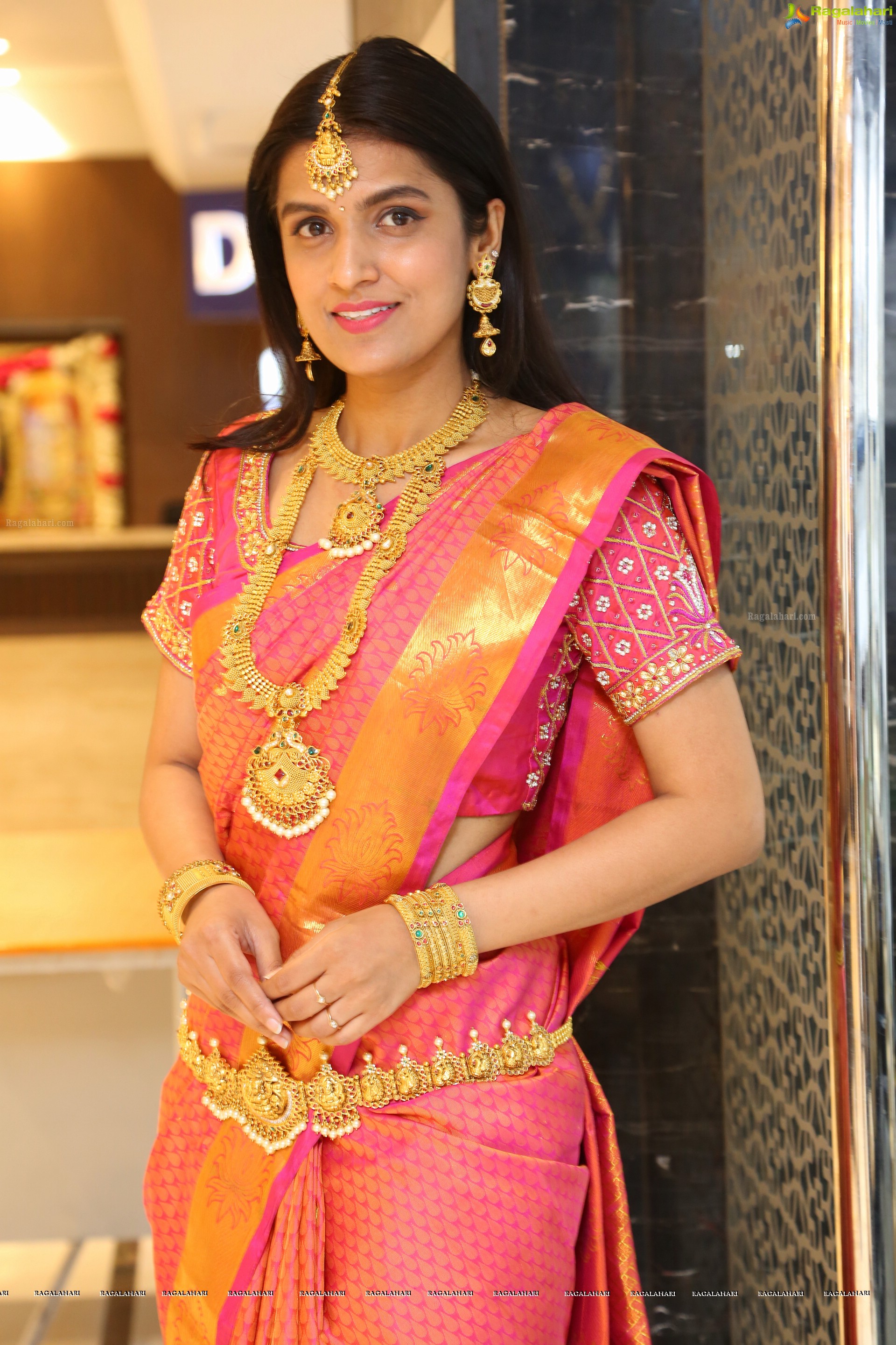 Ritu Biradar at Gold Chainmela (High Definition)