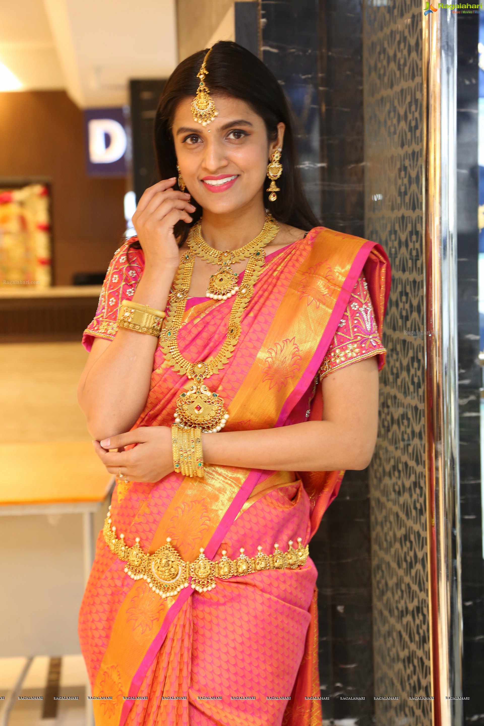 Ritu Biradar at Gold Chainmela (High Definition)