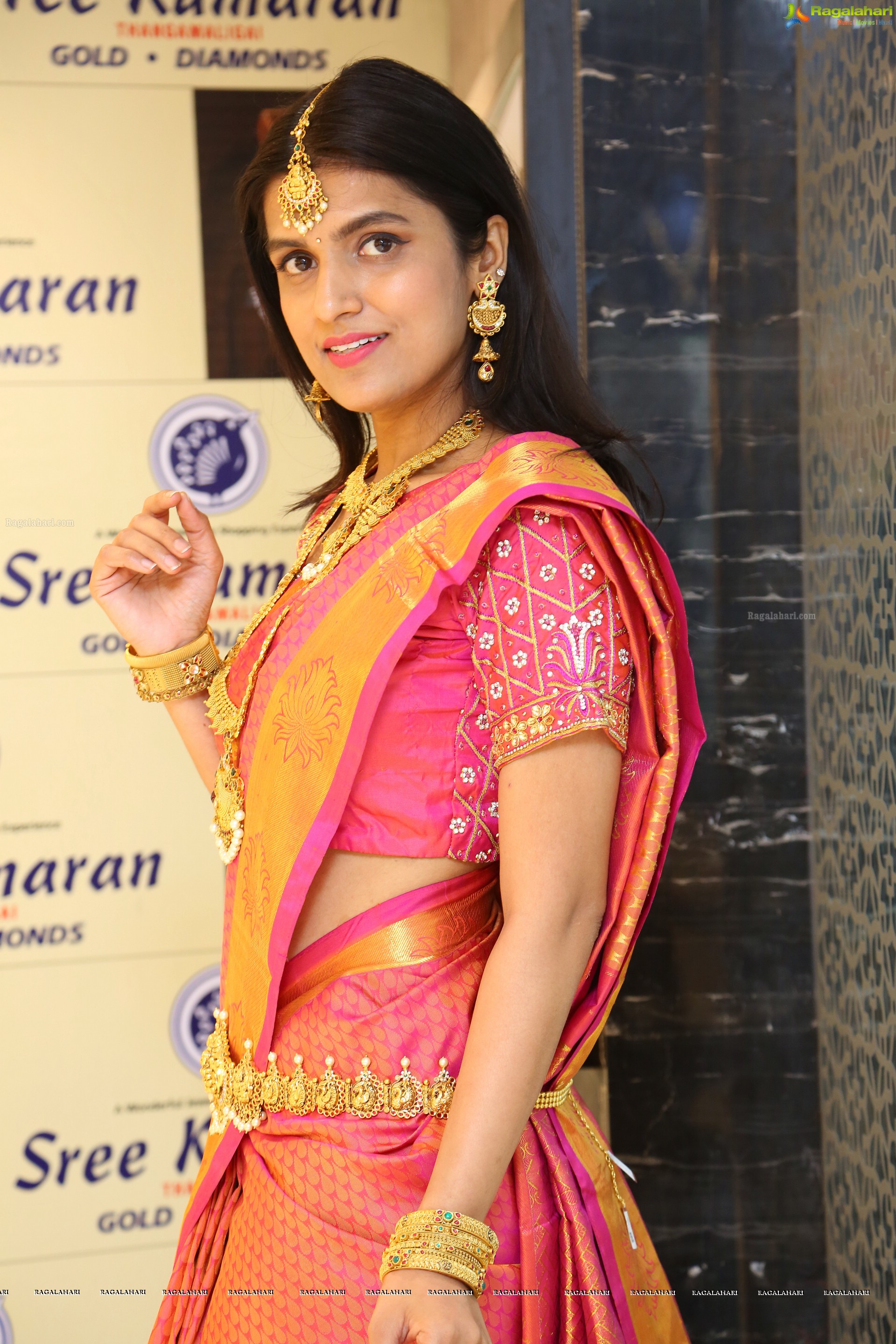 Ritu Biradar at Gold Chainmela (High Definition)