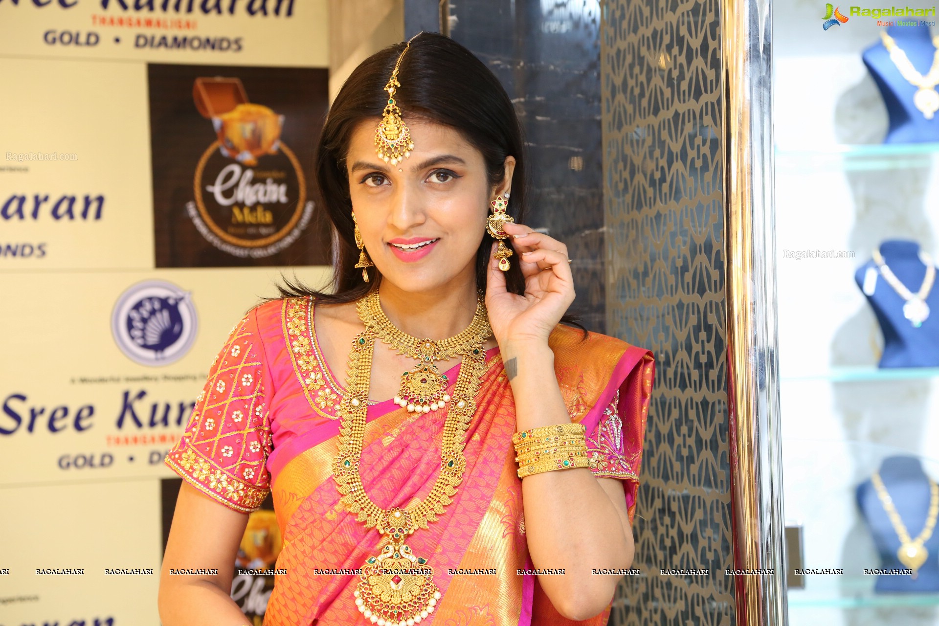 Ritu Biradar at Gold Chainmela (High Definition)