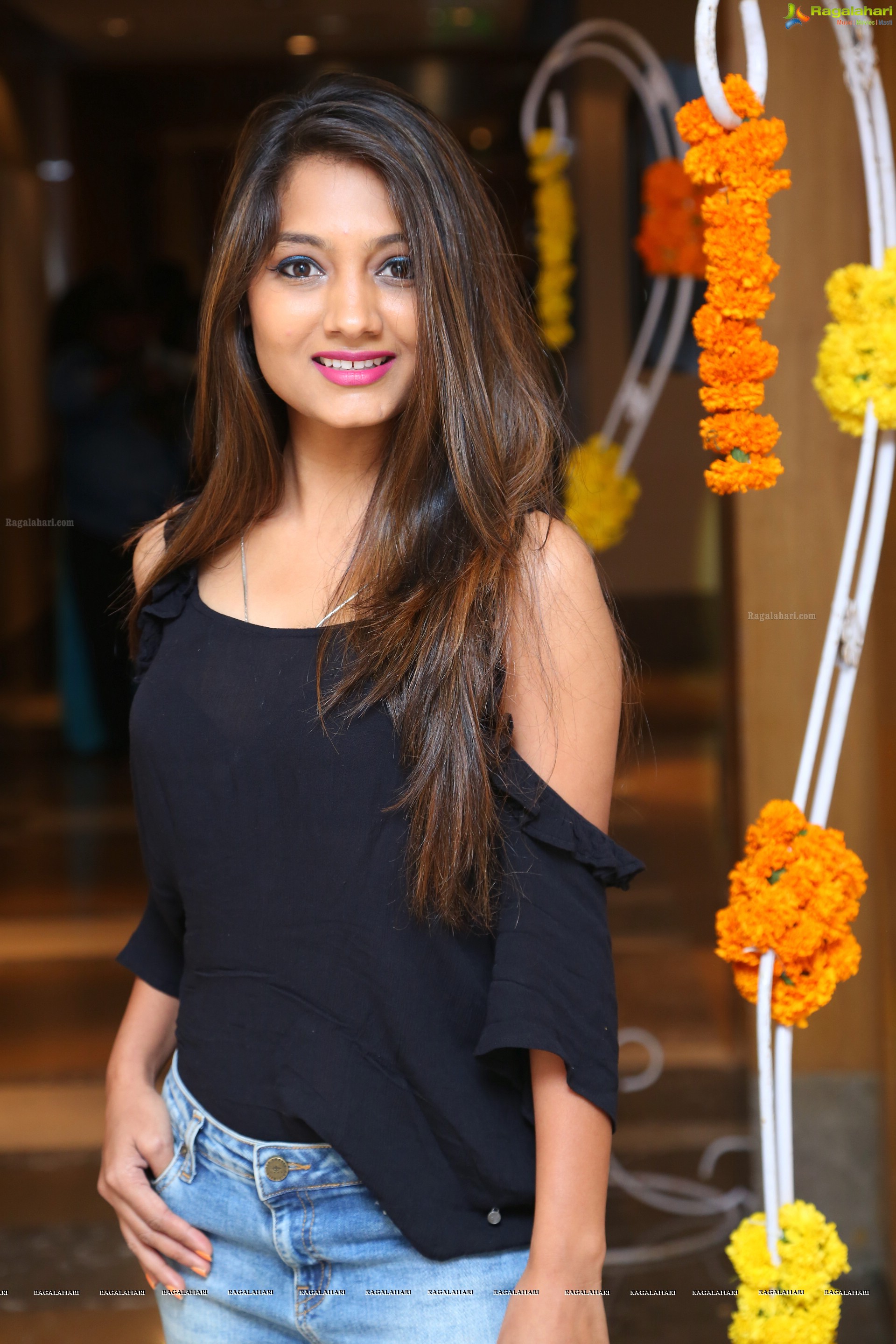 Shalini Singh at Sutraa Curtain Raiser (High Definition)