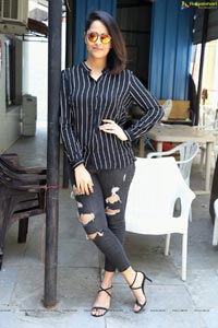 Anasuya Bharadwaj Hi-Resolution Photo Gallery